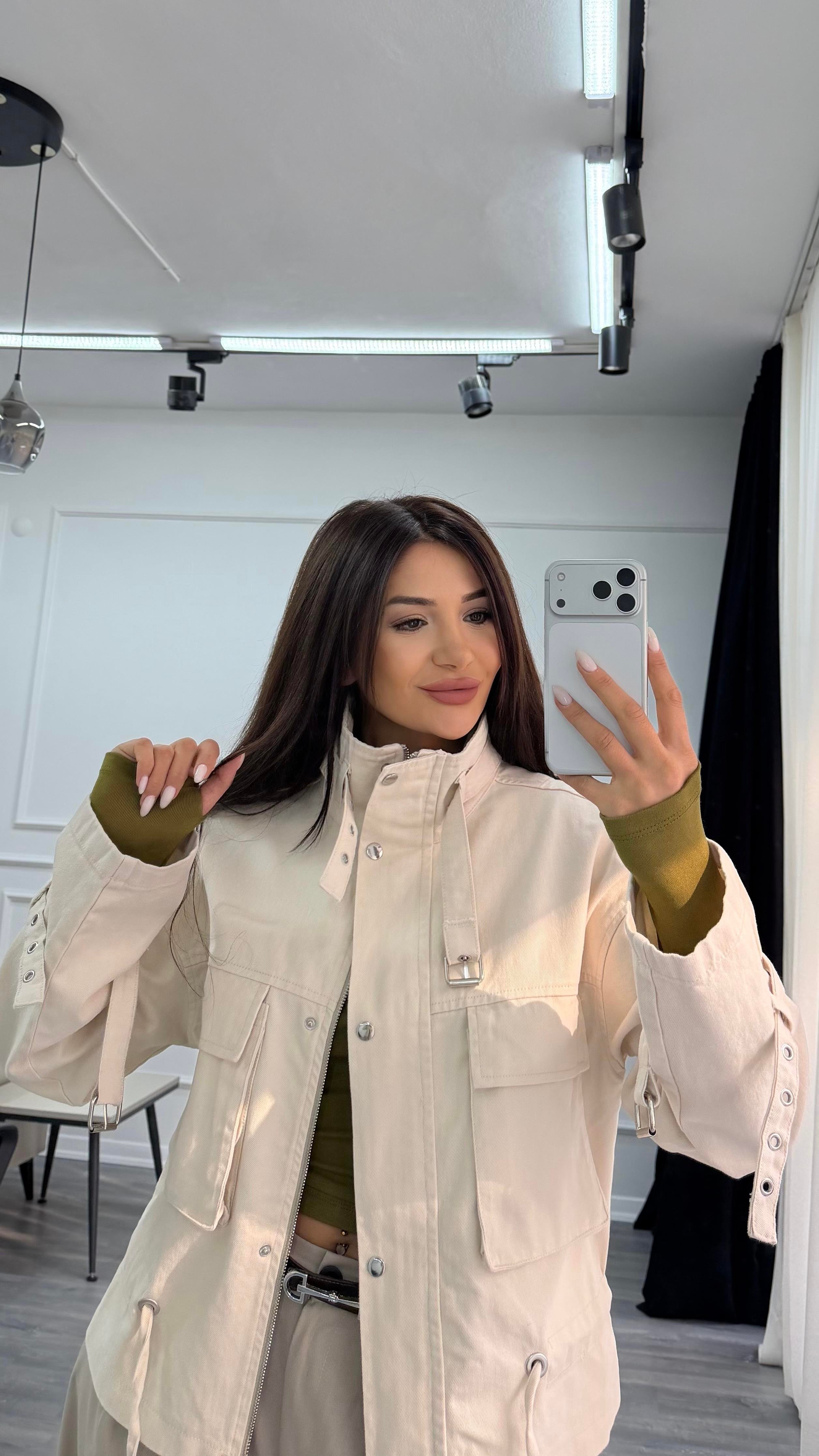 Bej Dik Yaka Büyük Cep Detaylı Fermuarlı Gabardin Denim Ceket