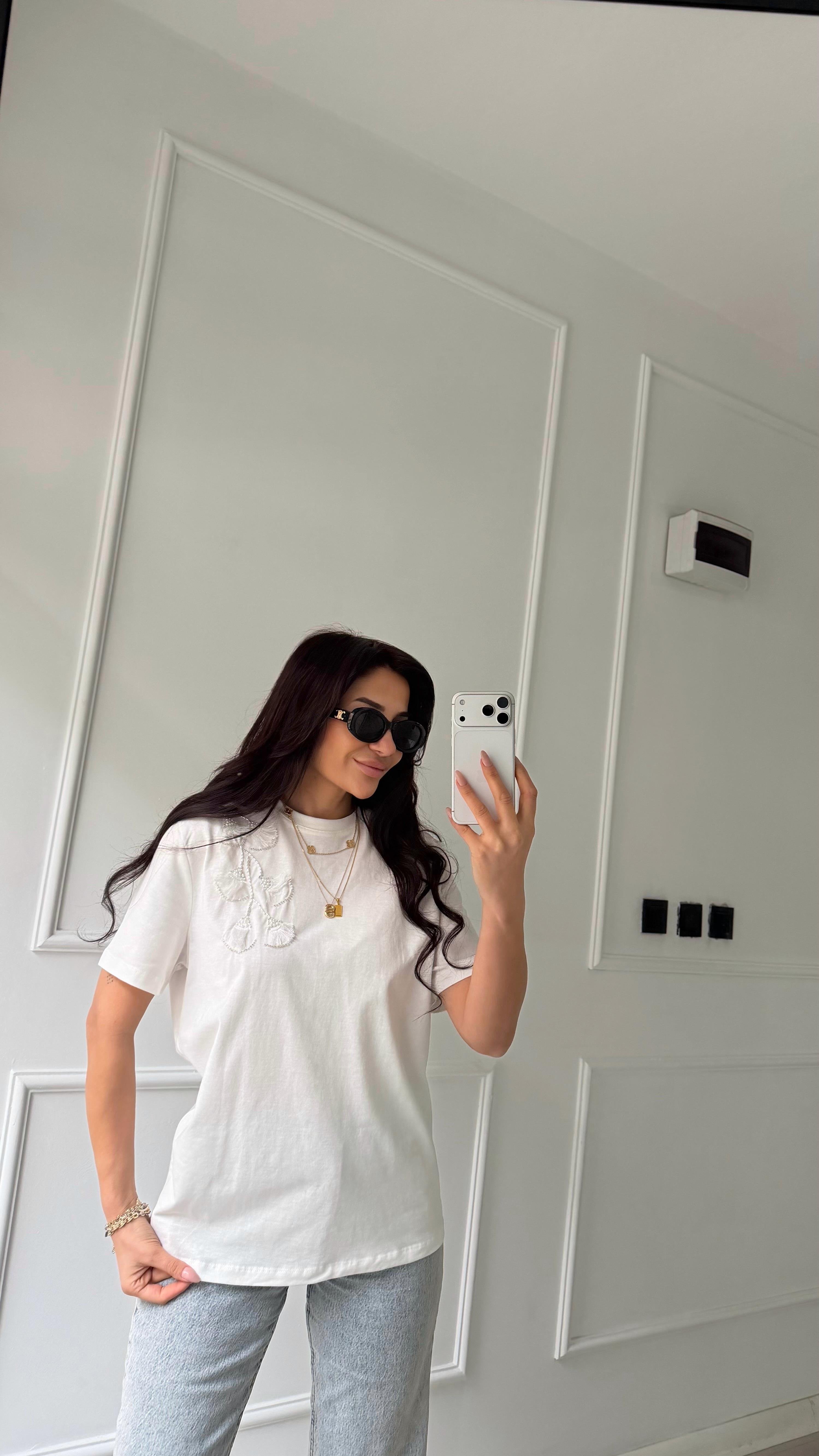 Beyaz % 100 Pamuk Önü İşlemeli T-shirt 