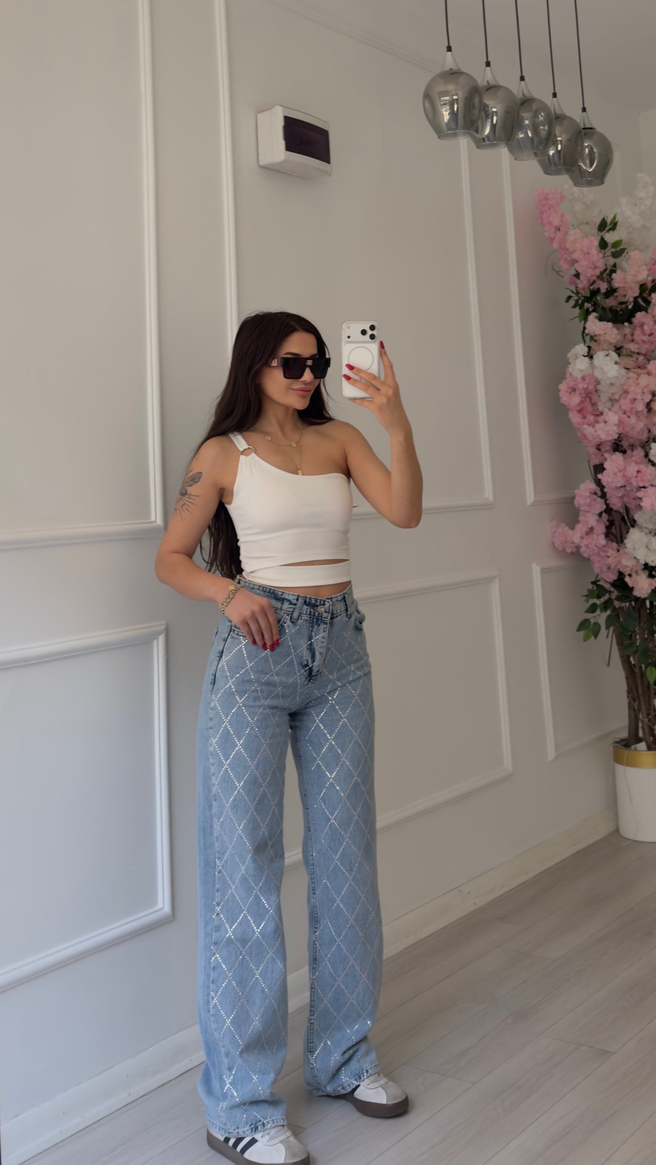 Beyaz Astimetrik Tek Omuz Halka Detaylı Bluz