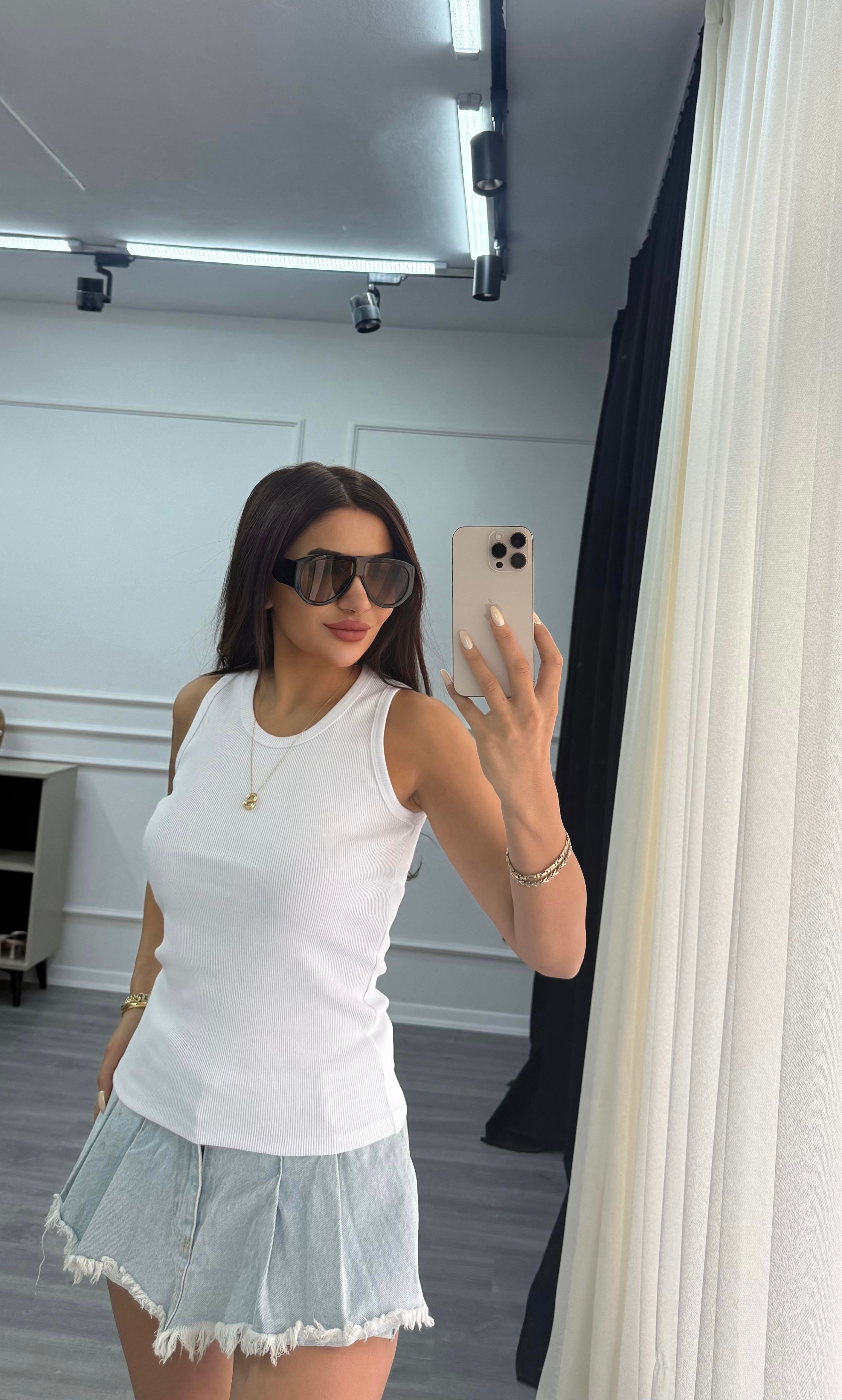 Beyaz Esnek Bisiklet Yaka Kaşkorse Geniş Askılı -Bluz