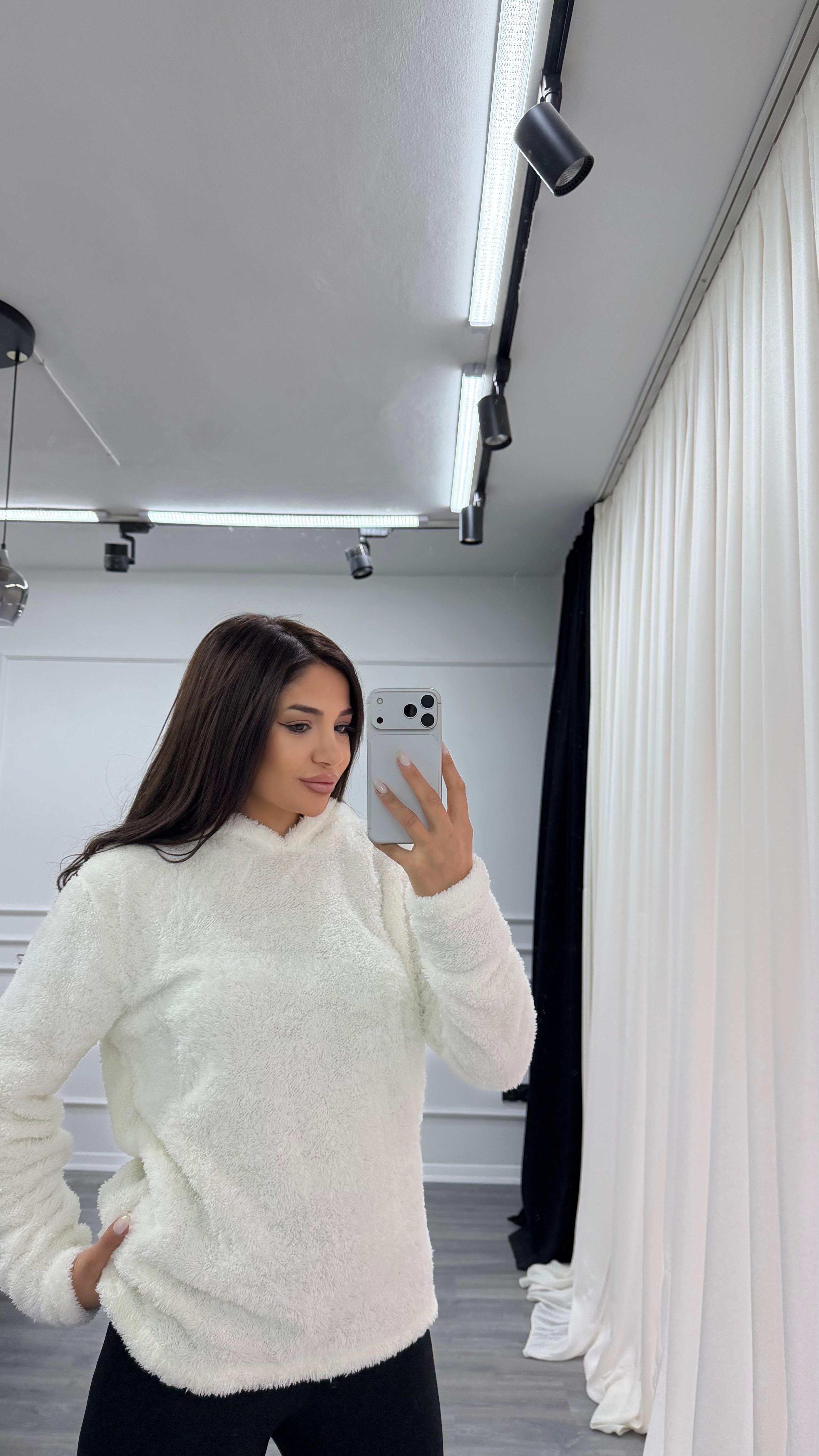 Beyaz Kapüşonlu Yumoş Oversize Peluş Sweatshirt
