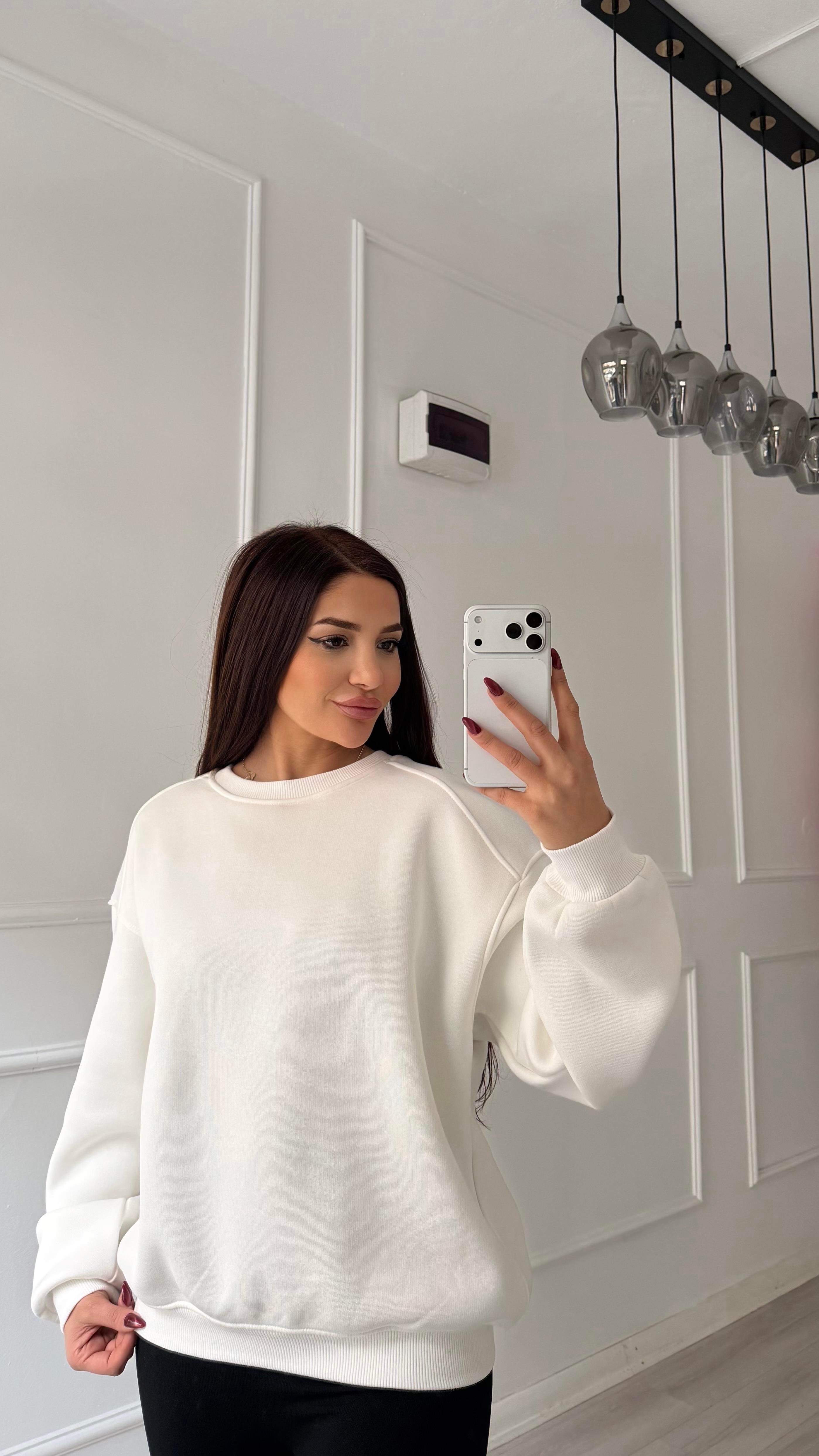 Beyaz Labubu Nakışlı Oversize Şardonlu Sweatshirt