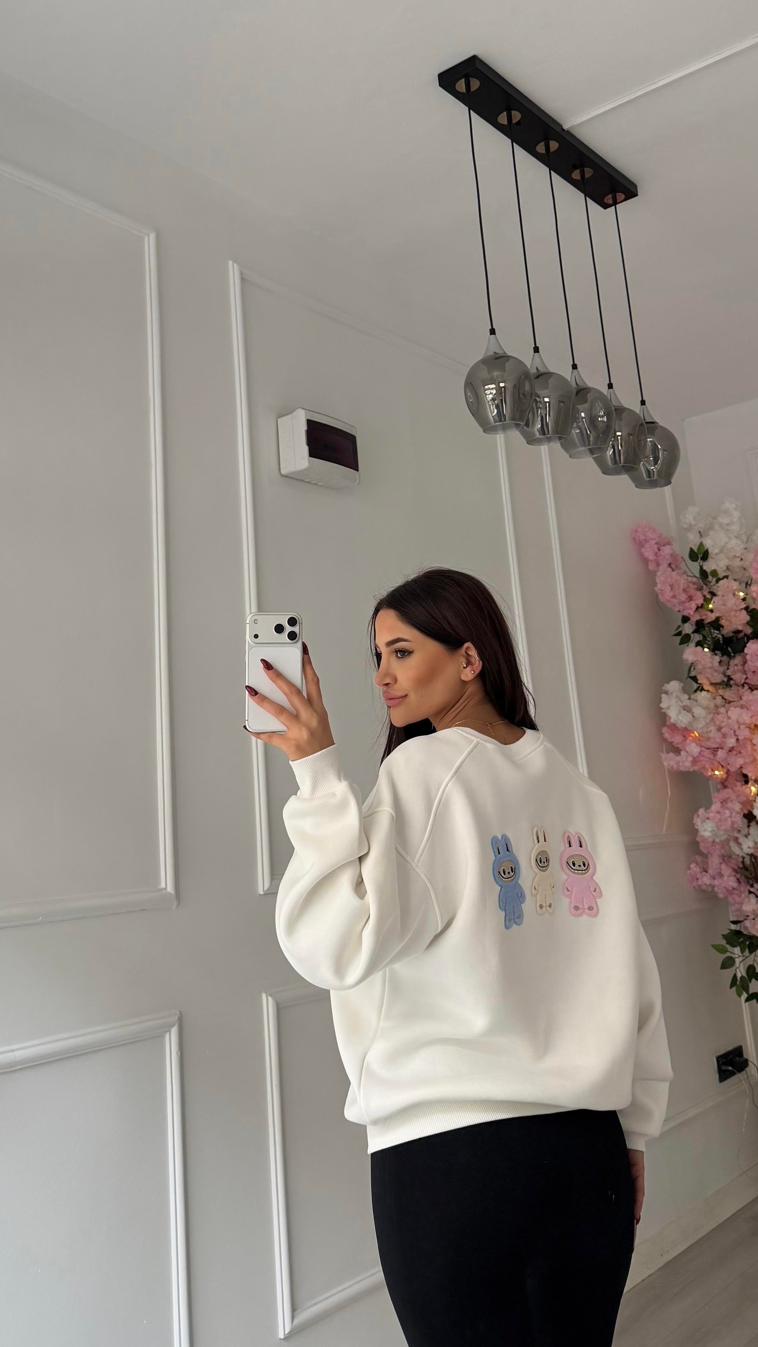 Beyaz Labubu Nakışlı Oversize Şardonlu Sweatshirt