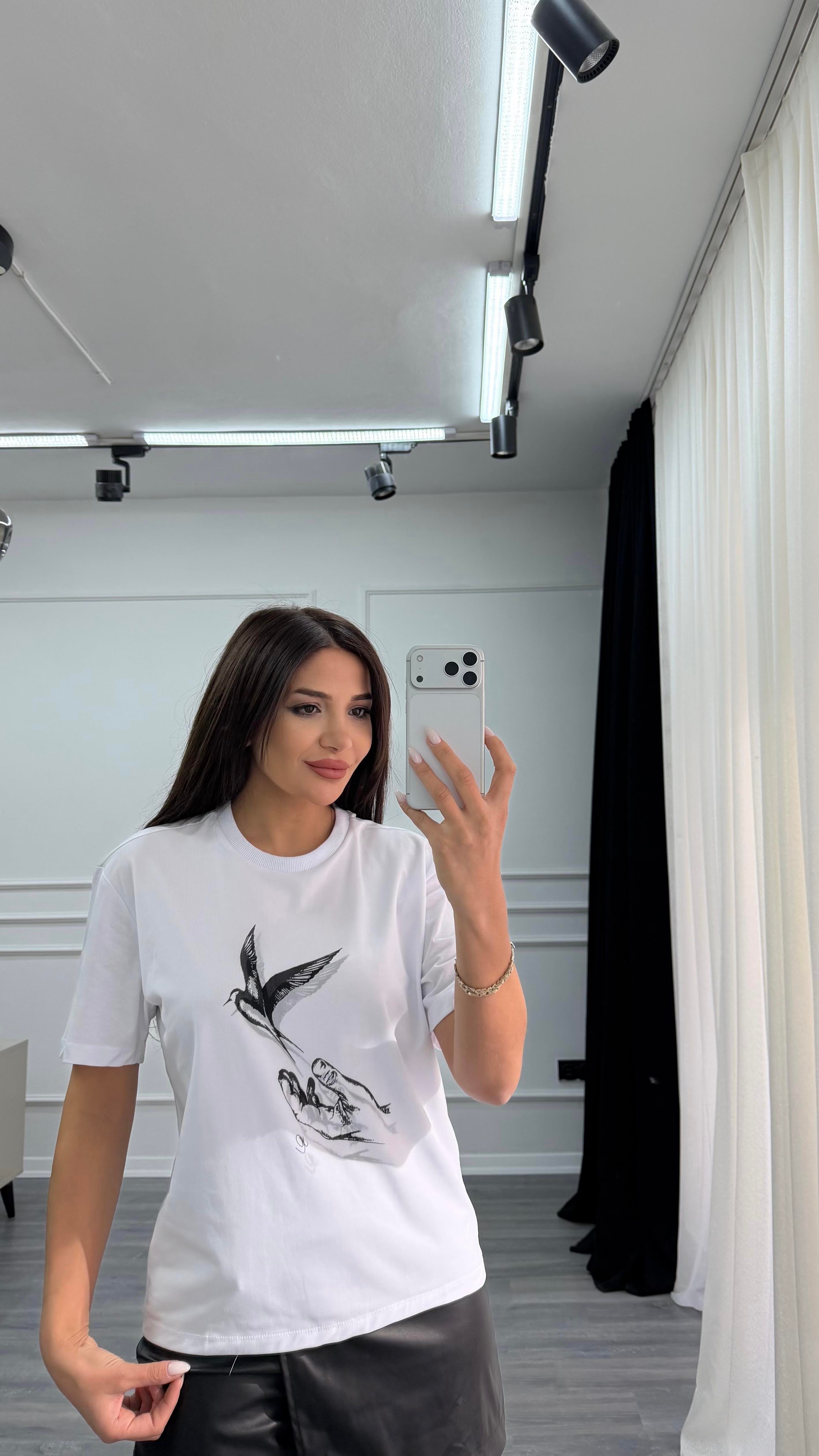 Beyaz Önü Tüllü Kuş Detaylı Bisiklet Yaka Tshirt