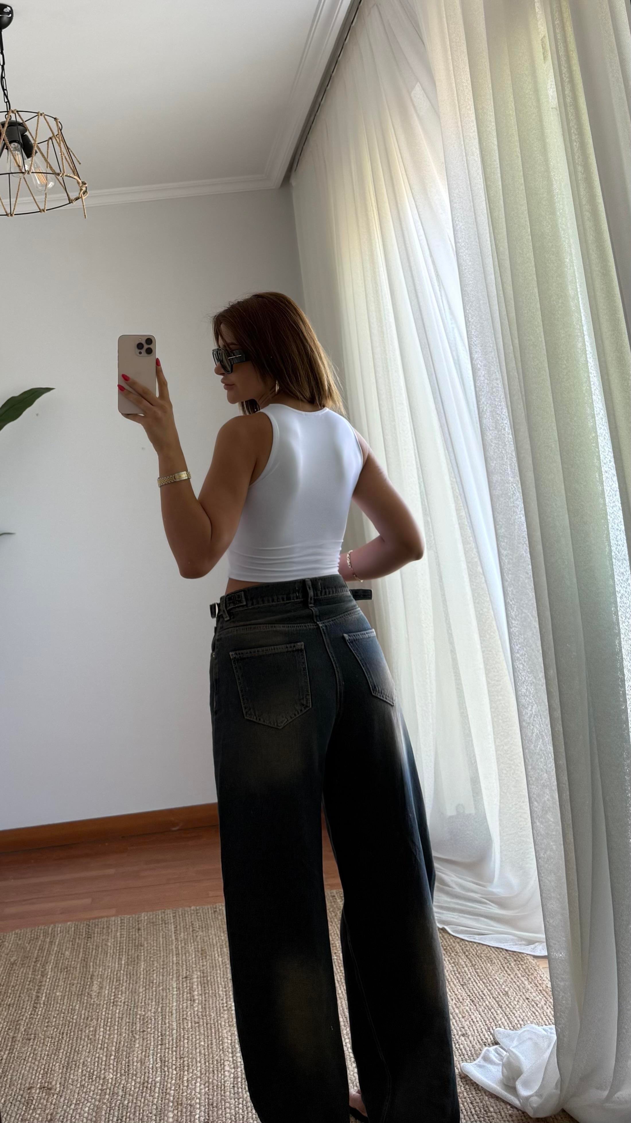 beyaz pencere detayli kolsuz crop büstiyer