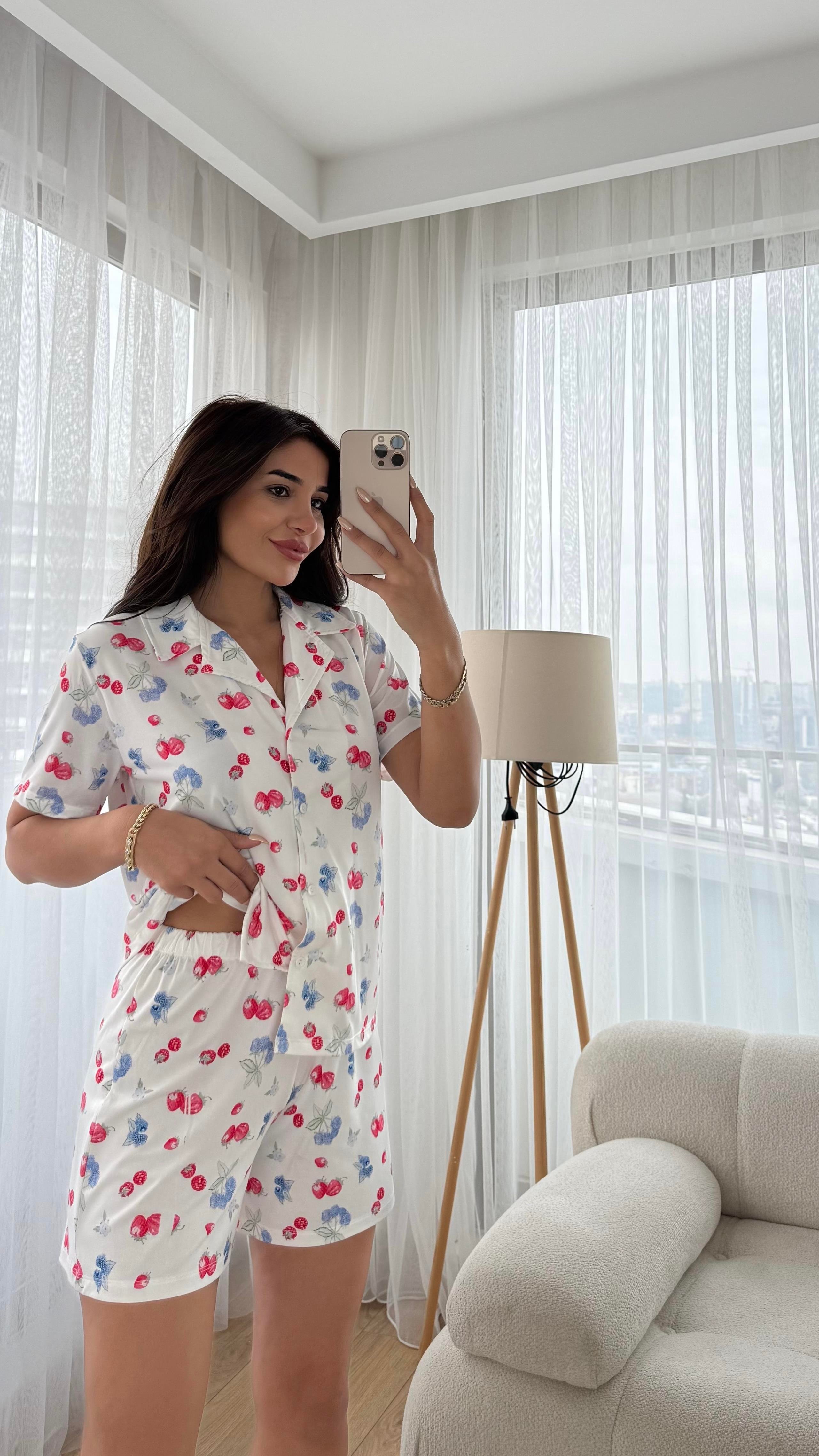 Beyaz Premium Kalite Gömlek Şortlu Meyve Desenli Pijama Takımı