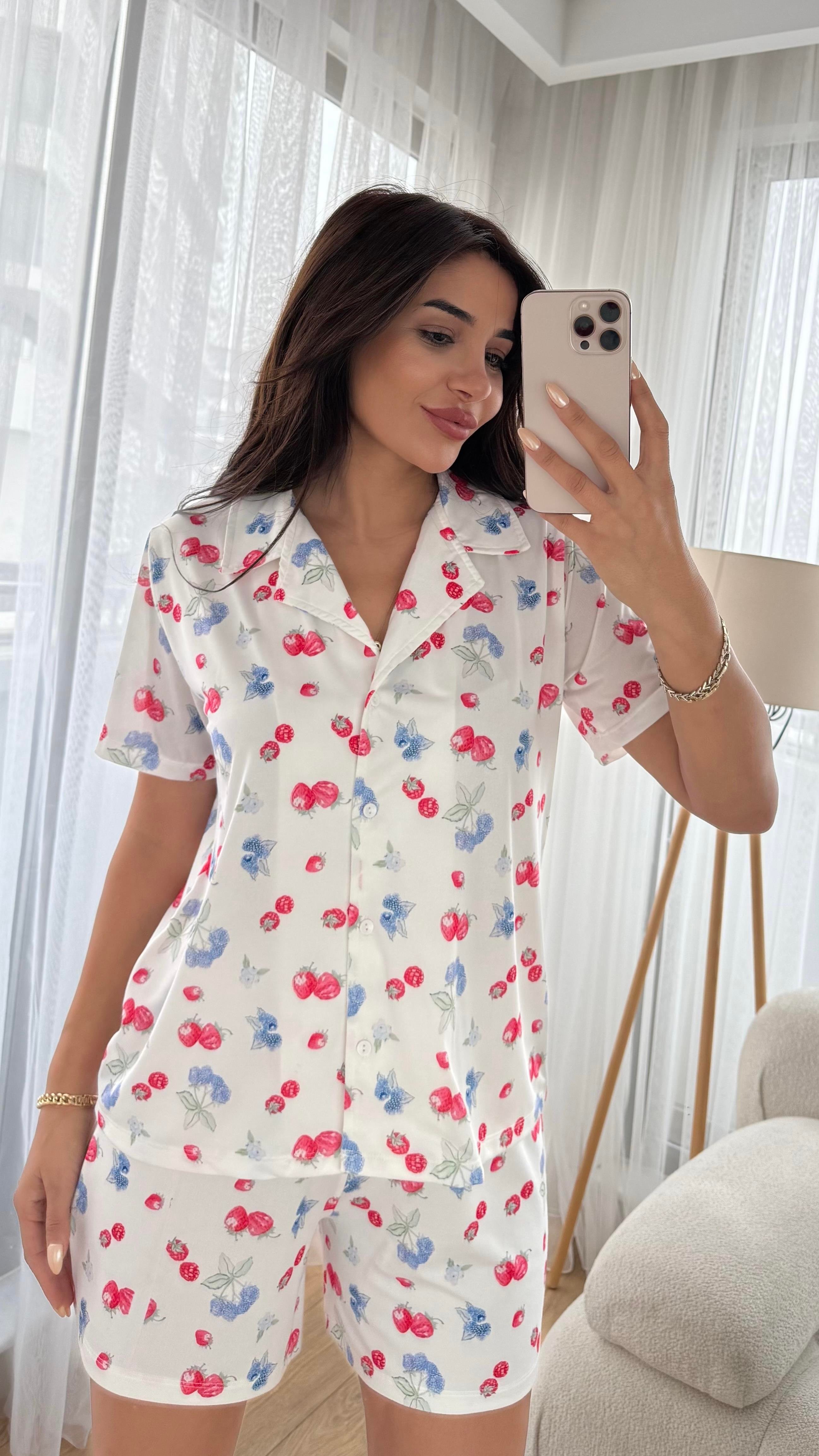 Beyaz Premium Kalite Gömlek Şortlu Meyve Desenli Pijama Takımı