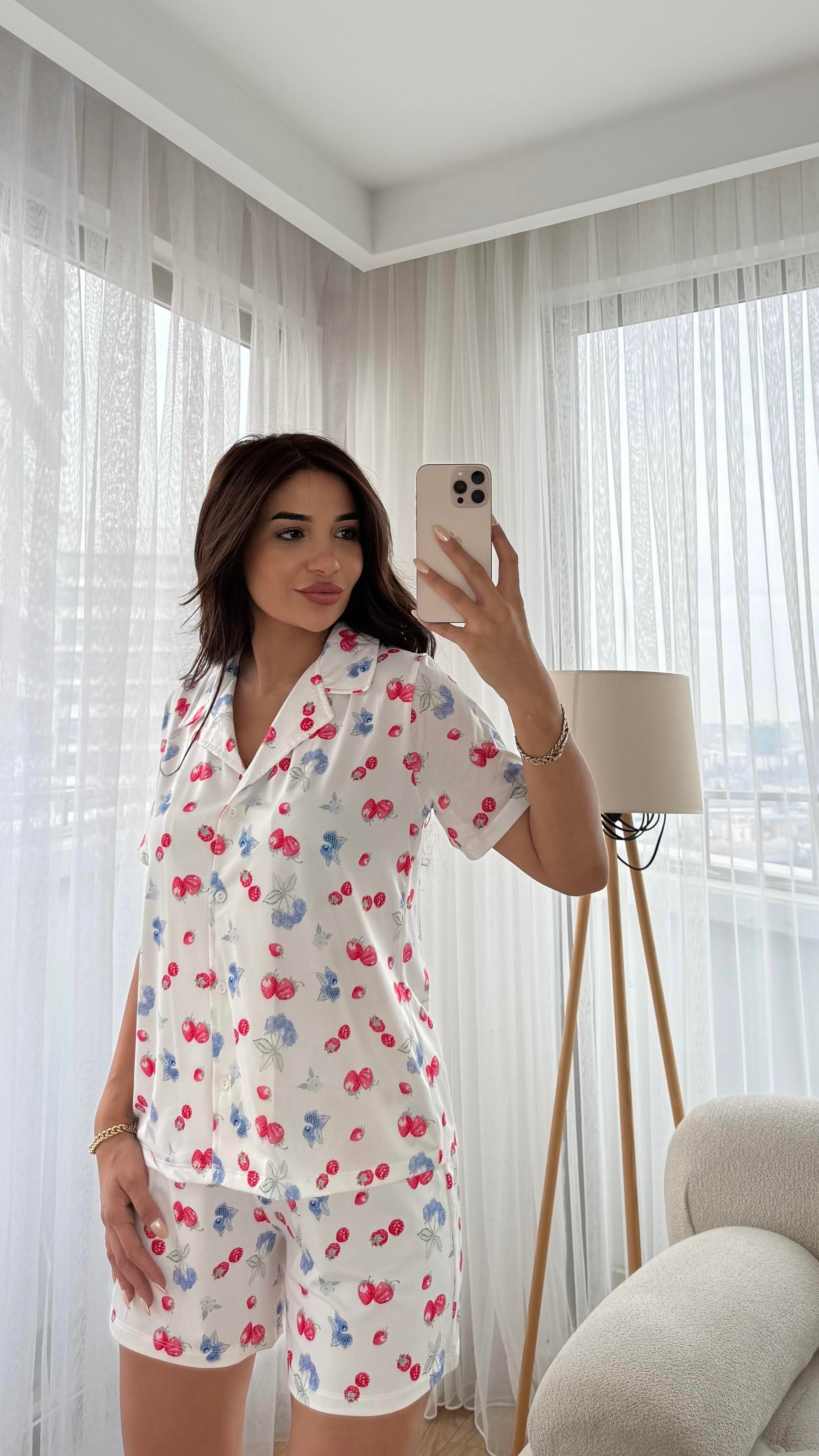 Beyaz Premium Kalite Gömlek Şortlu Meyve Desenli Pijama Takımı