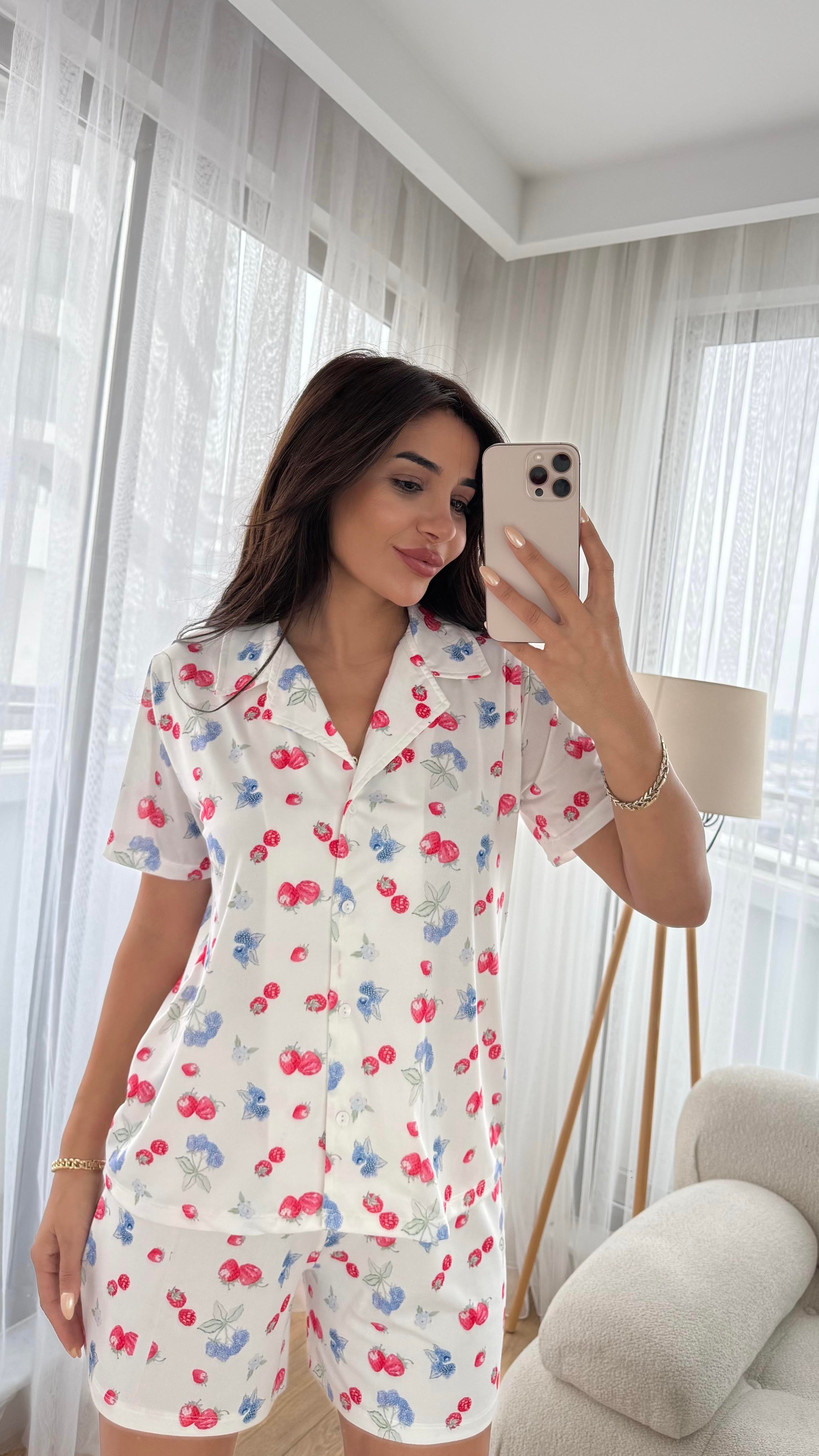 Beyaz Premium Kalite Gömlek Şortlu Meyve Desenli Pijama Takımı