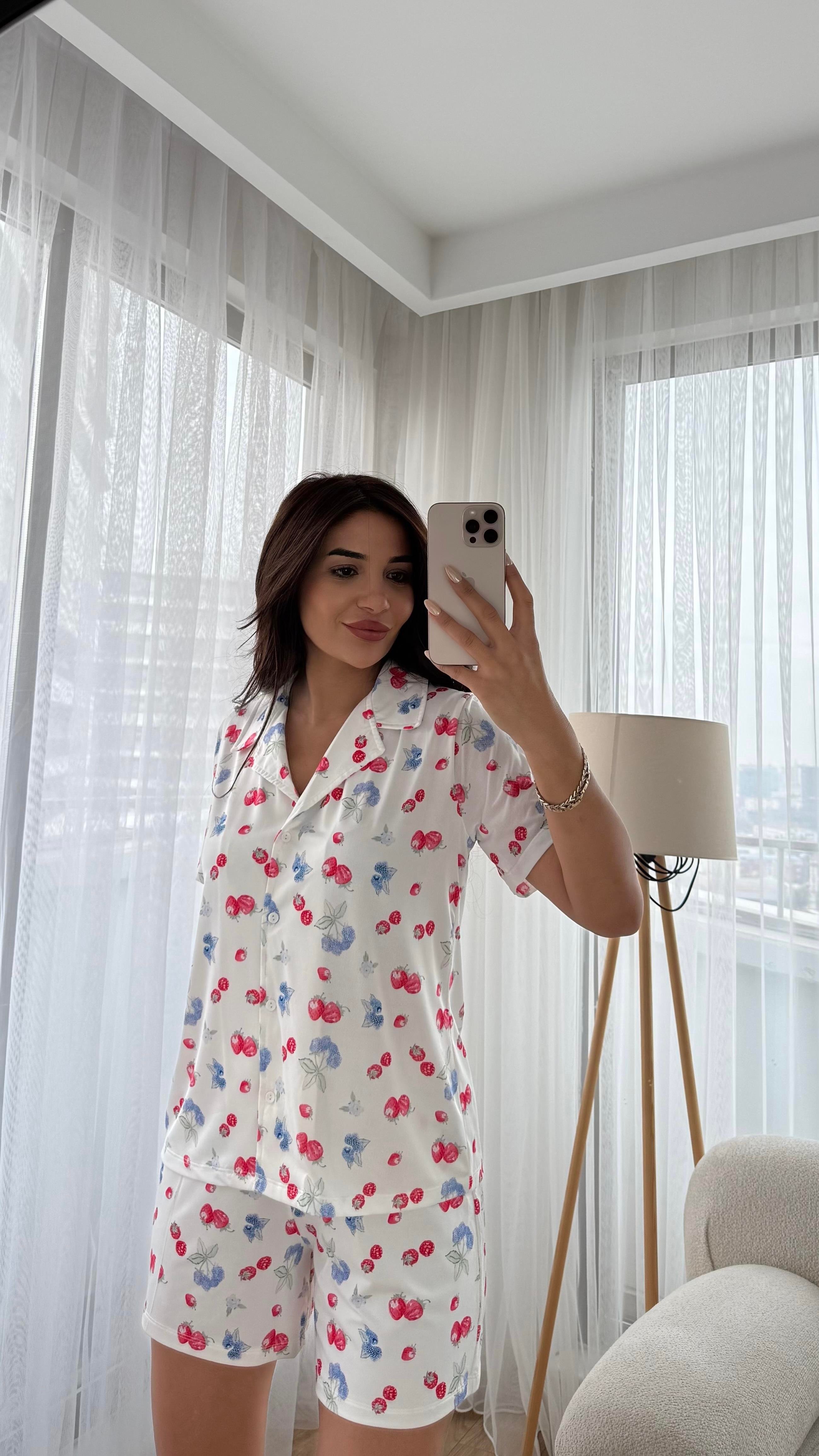 Beyaz Premium Kalite Gömlek Şortlu Meyve Desenli Pijama Takımı