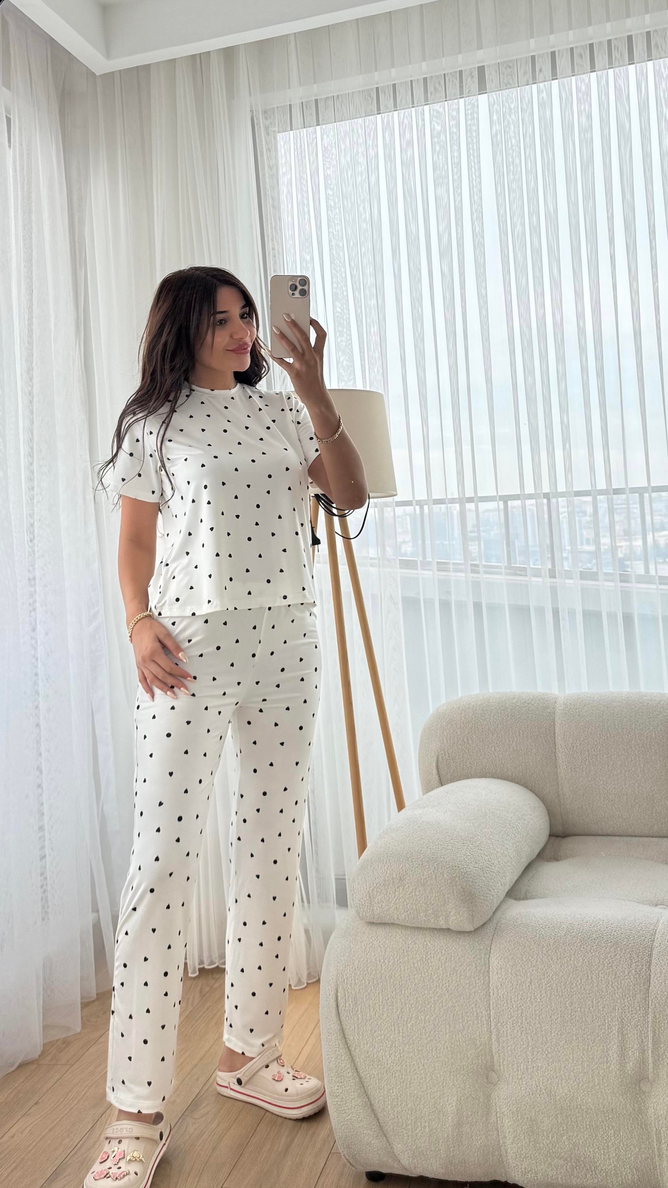 Beyaz Premium Kalite Kısa Kollu Siyah Kalp Desenli Pijama Takımı