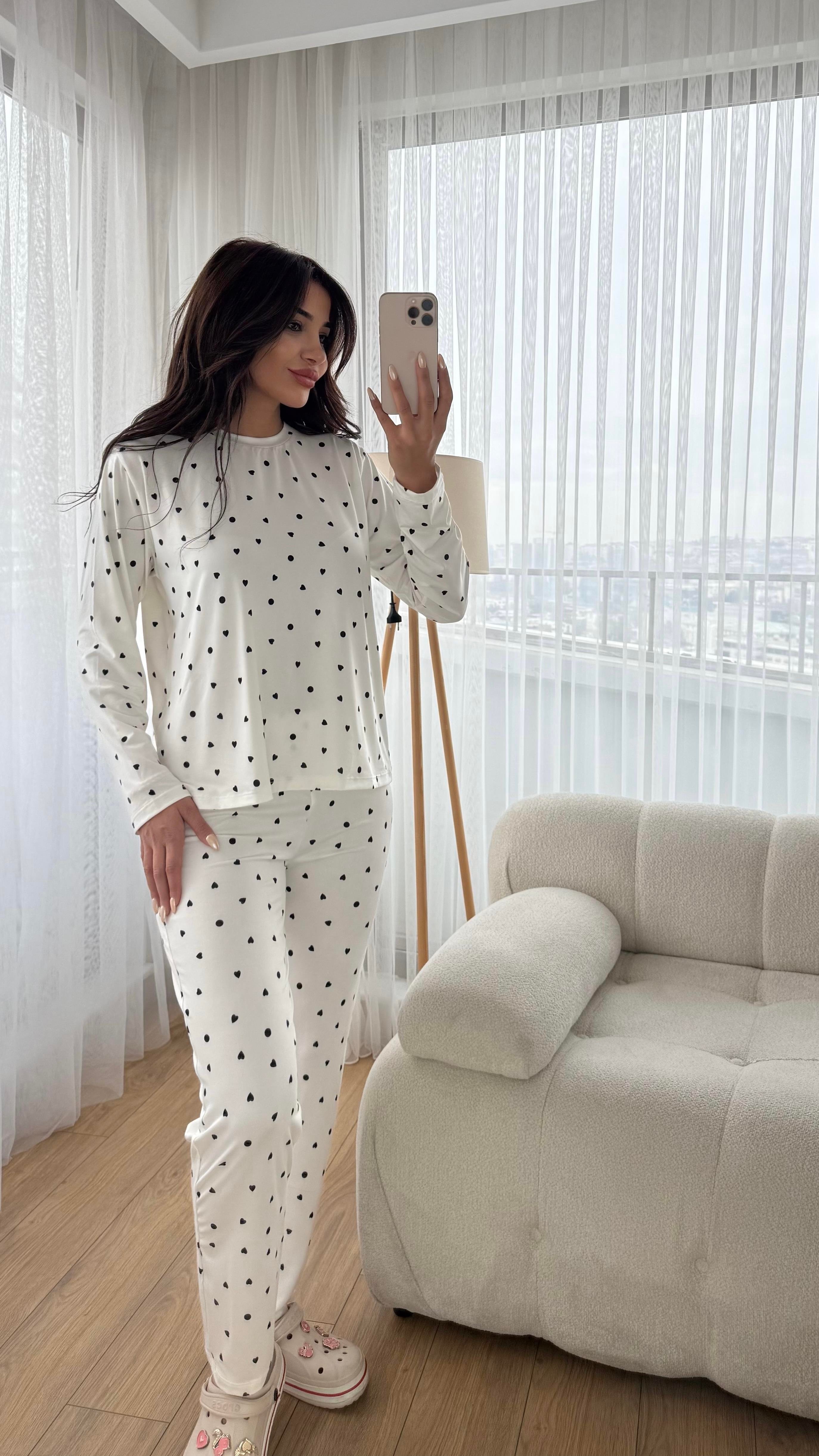 Beyaz Premium Kalite Uzun Kollu Siyah Kalp Desenli Pijama Takımı
