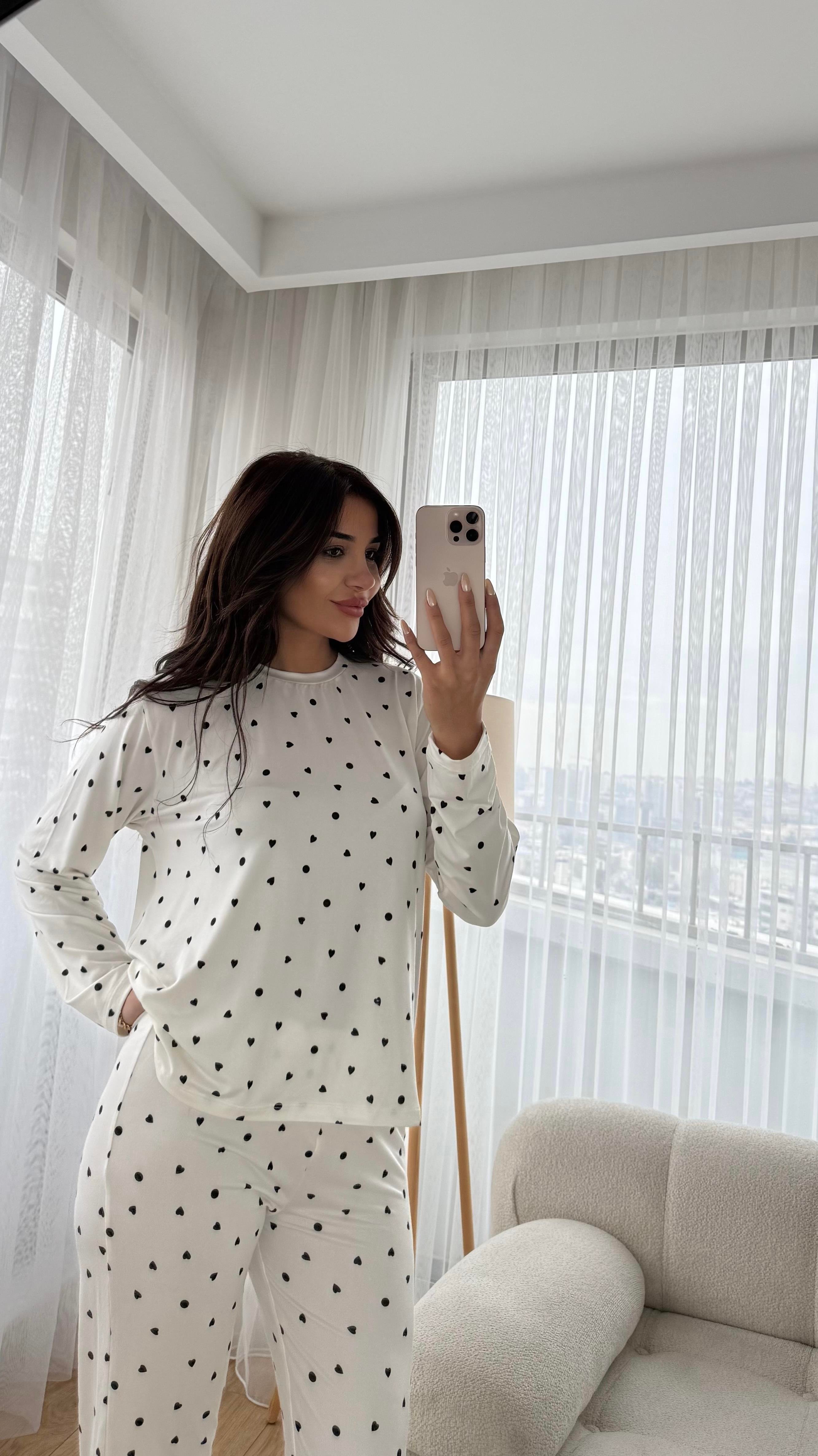 Beyaz Premium Kalite Uzun Kollu Siyah Kalp Desenli Pijama Takımı