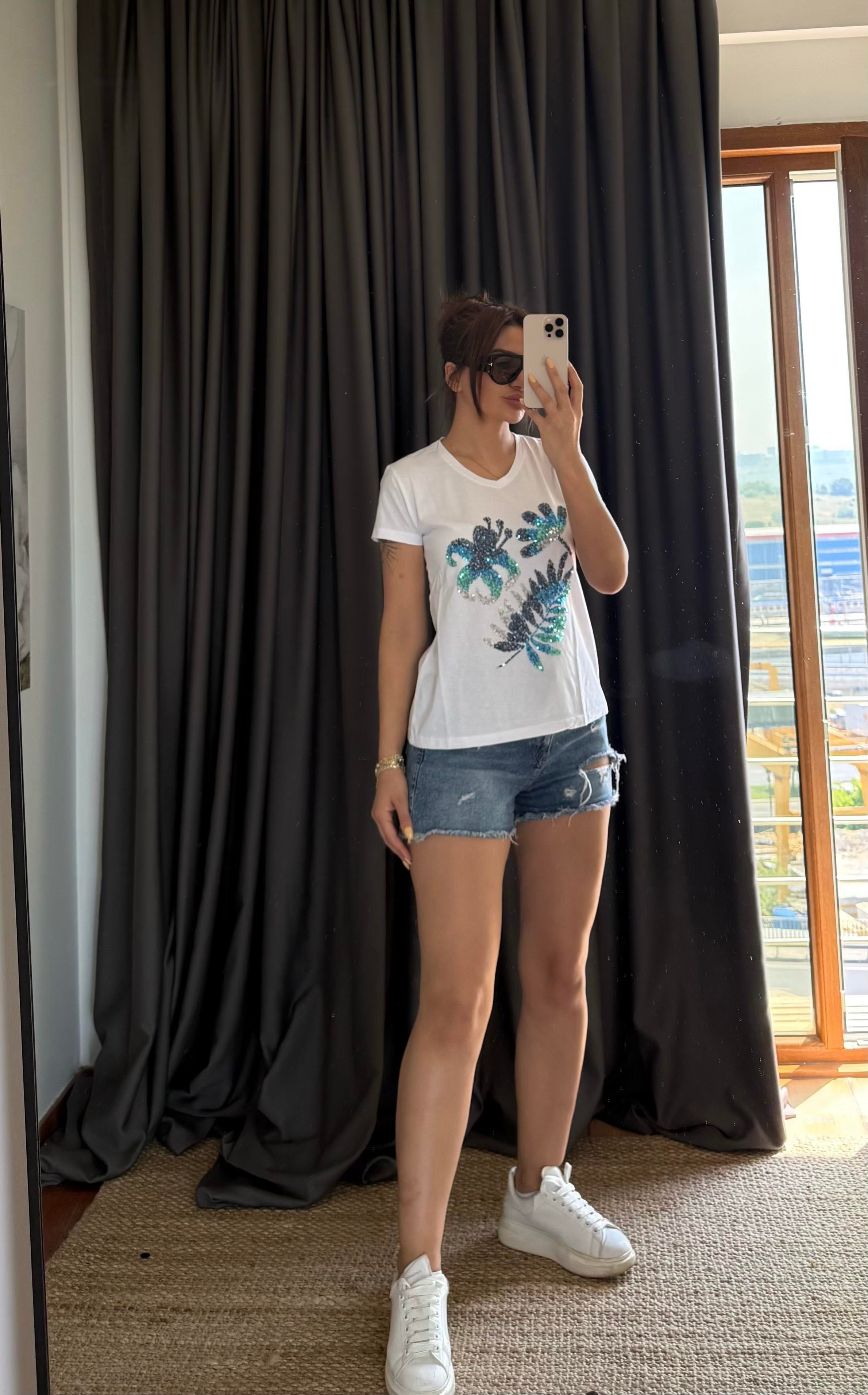 Beyaz Yeni Sezon %100 Pamuk T-shirt Çiçek  İşlemeli