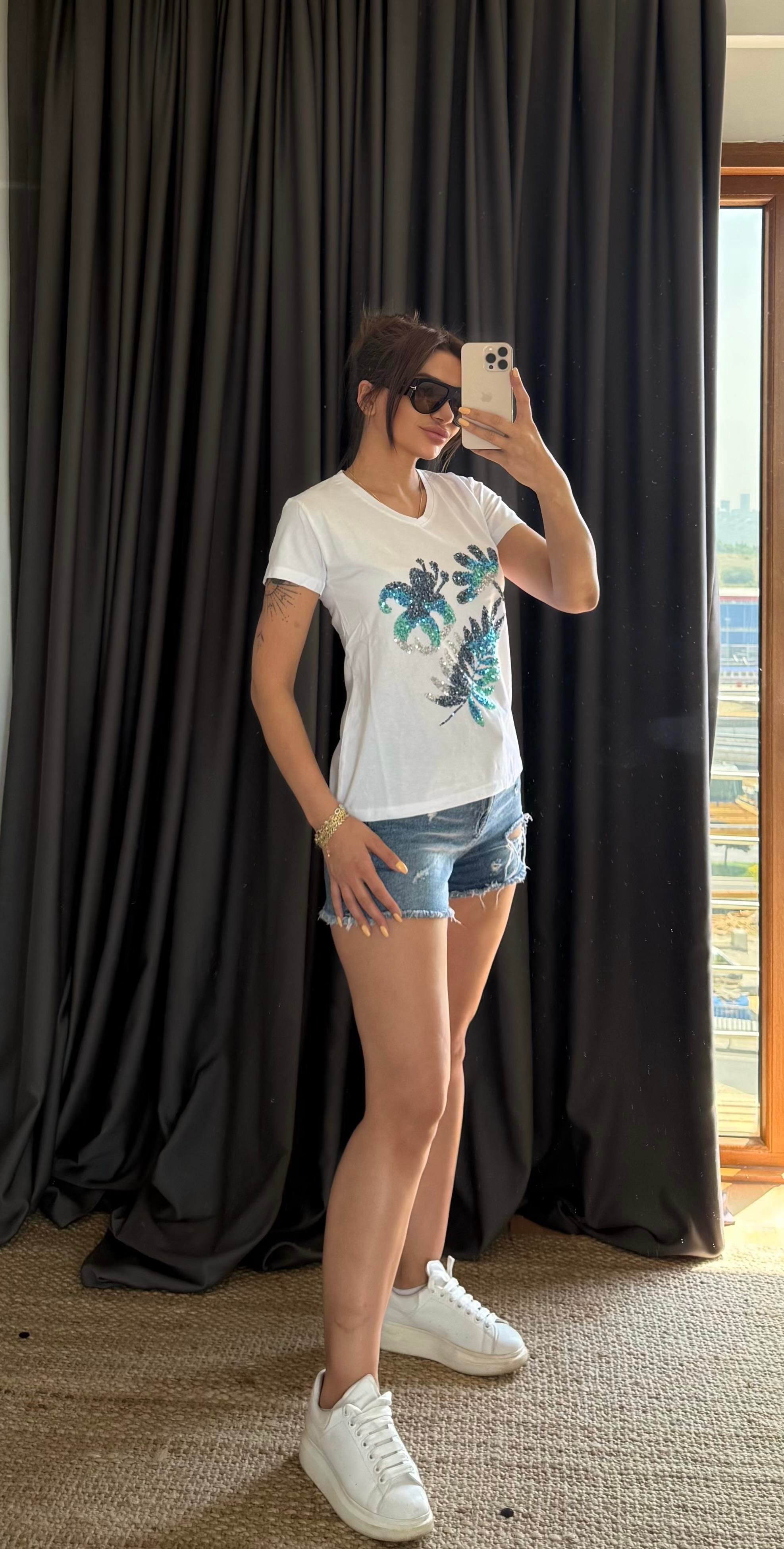 Beyaz Yeni Sezon %100 Pamuk T-shirt Çiçek  İşlemeli