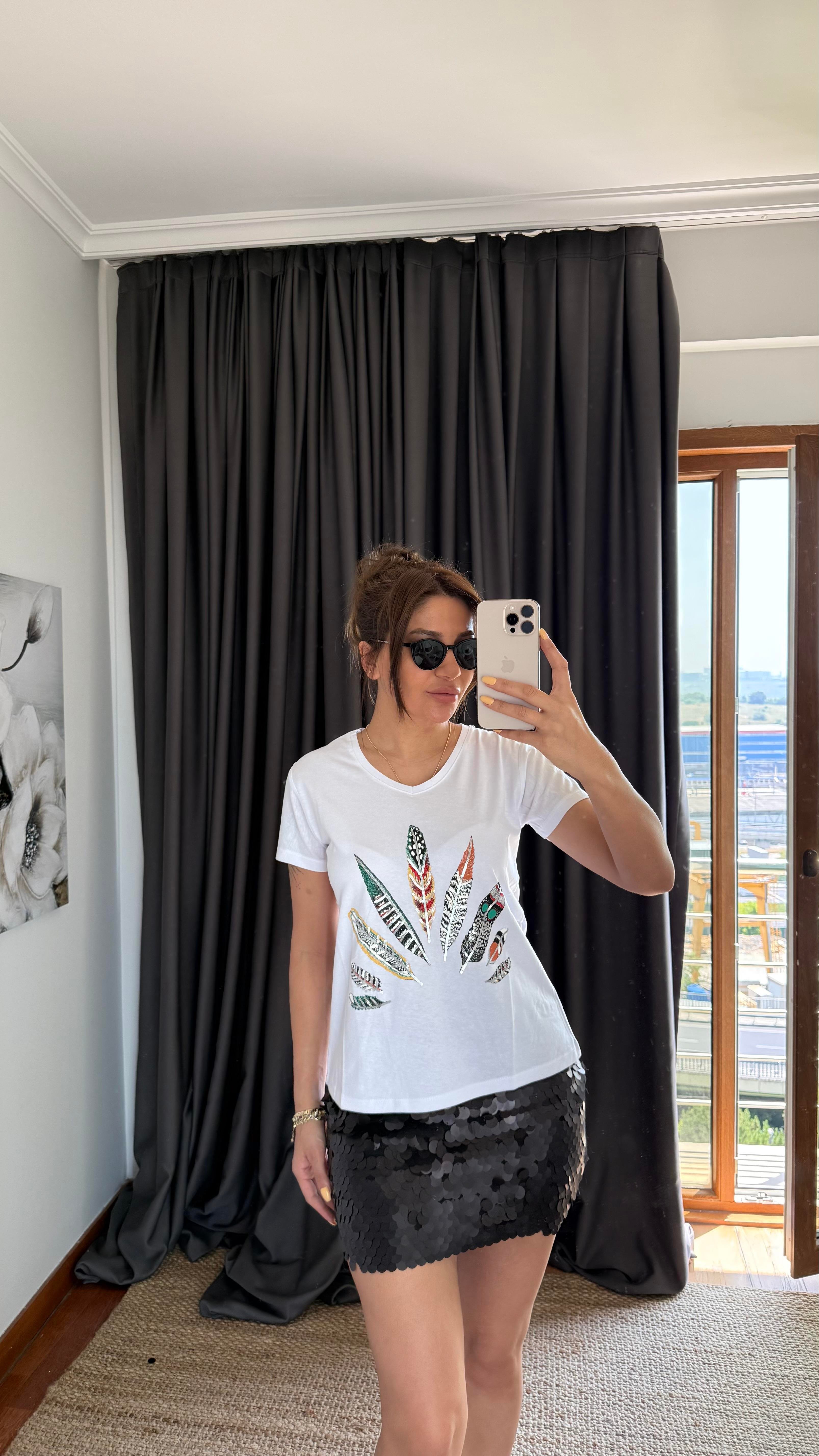 Beyaz Yeni Sezon %100 Pamuk T-shirt Tüy İşlemeli