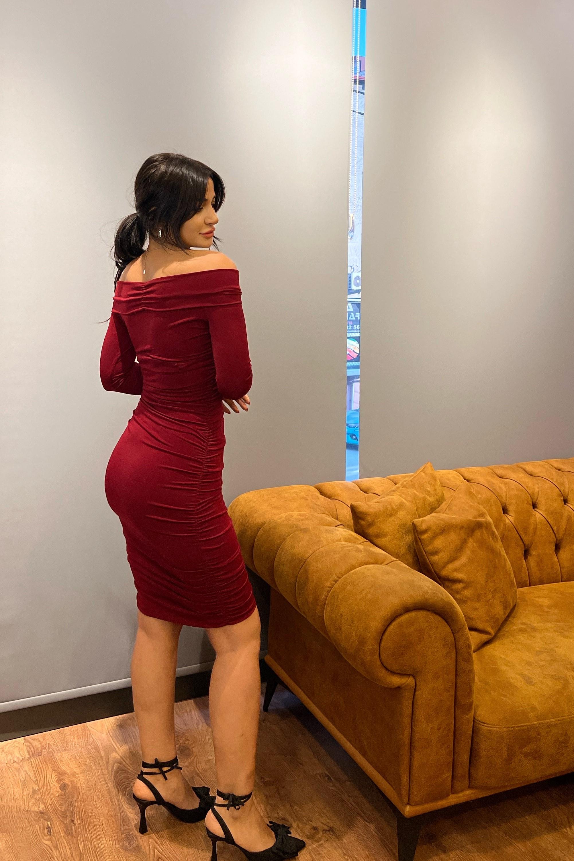 Bordo Madonna Yaka Büzgülü Örme Kumaş Elbise