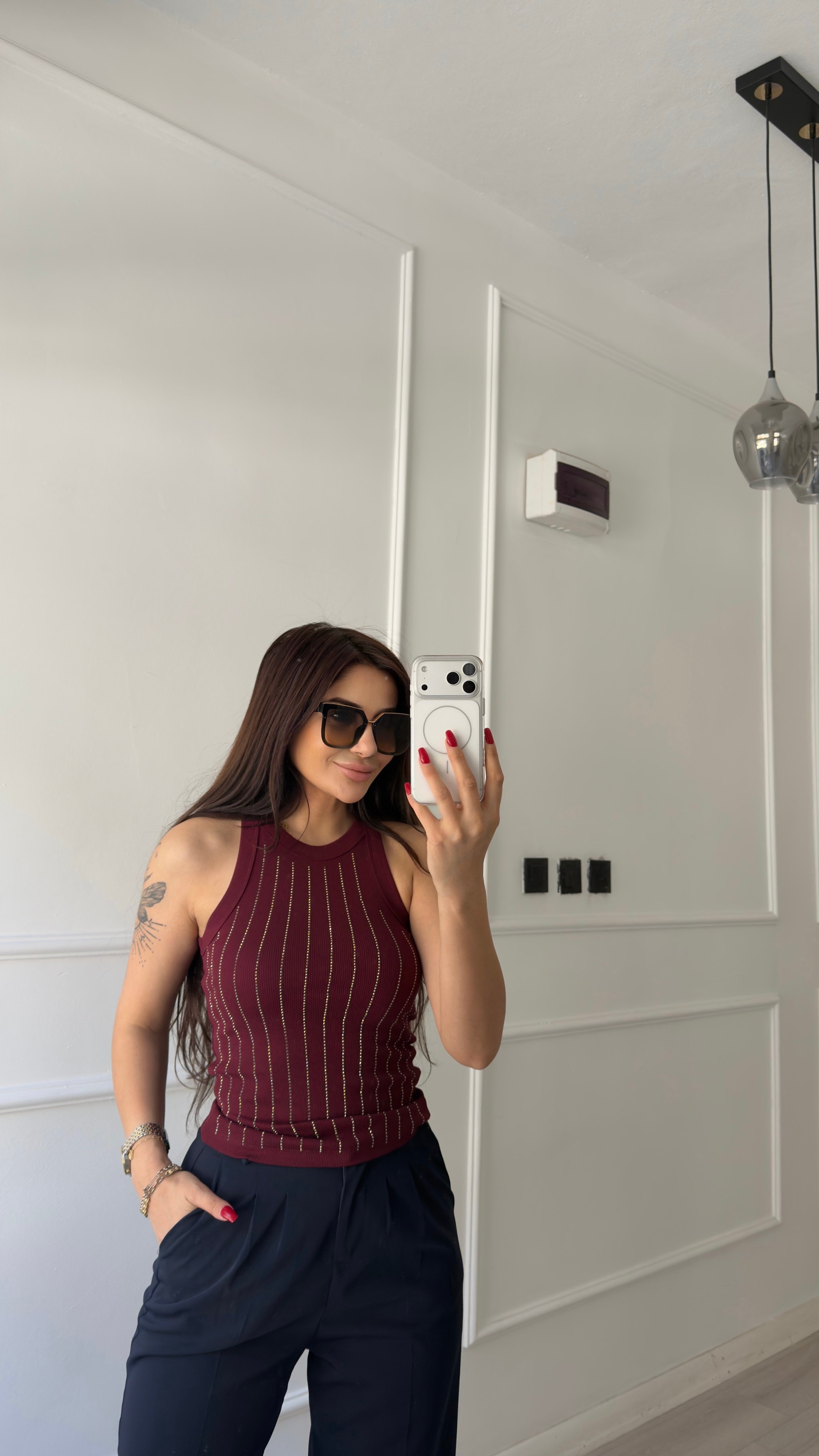 Bordo Taş Detaylı Sıfır Kol Bluz
