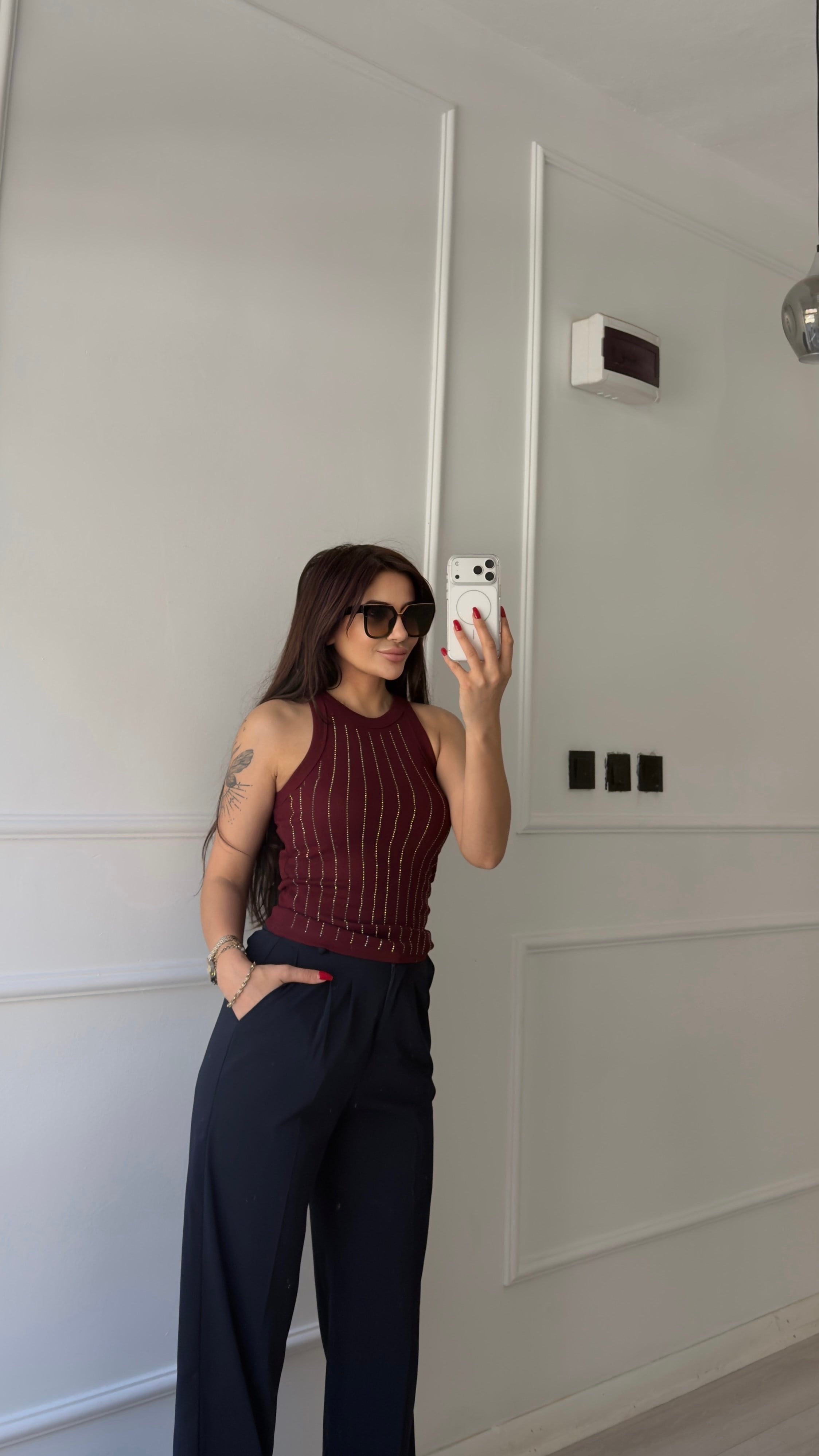 Bordo Taş Detaylı Sıfır Kol Bluz
