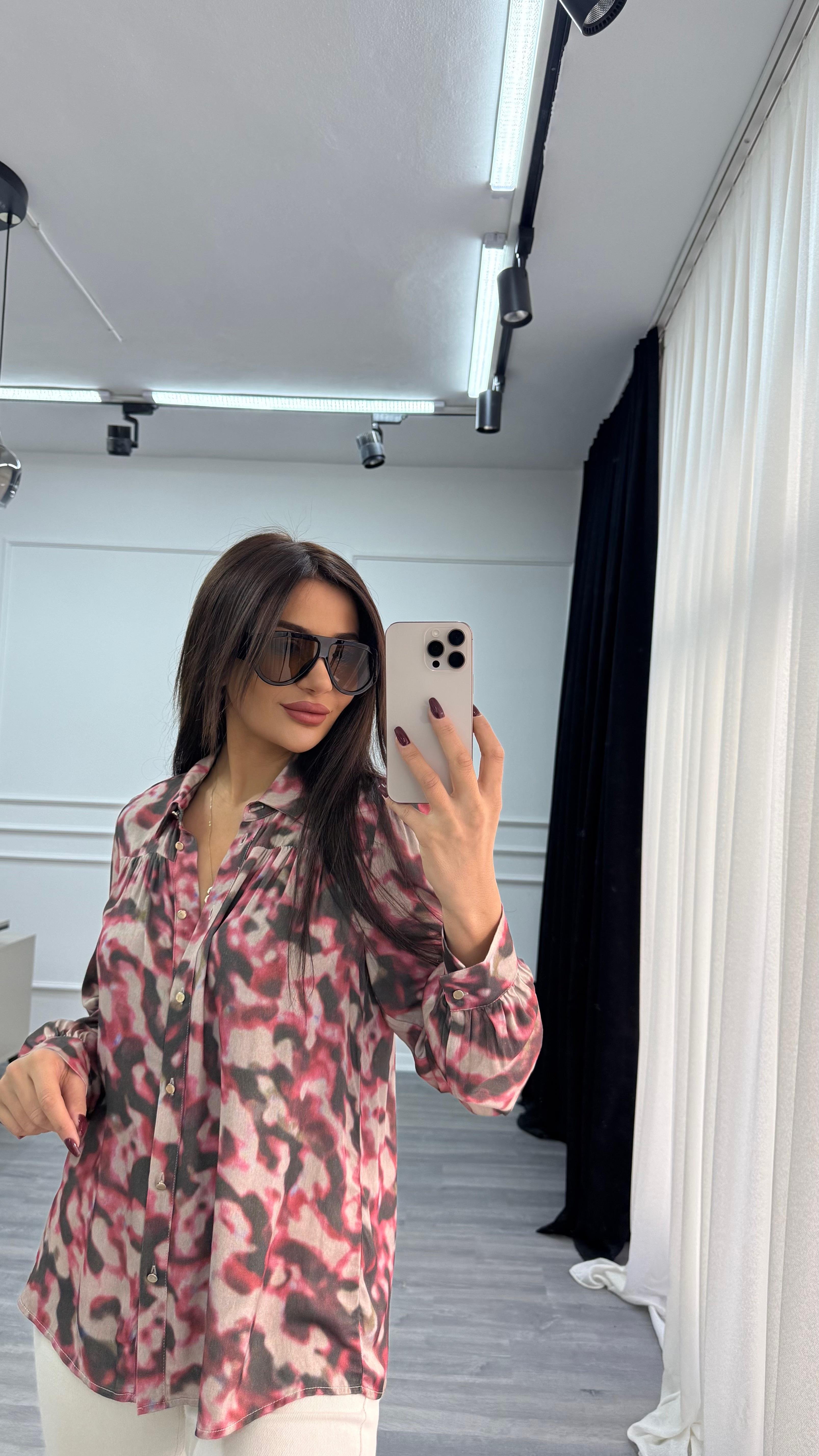 Desenli Gold Düğme Detaylı Gömlek