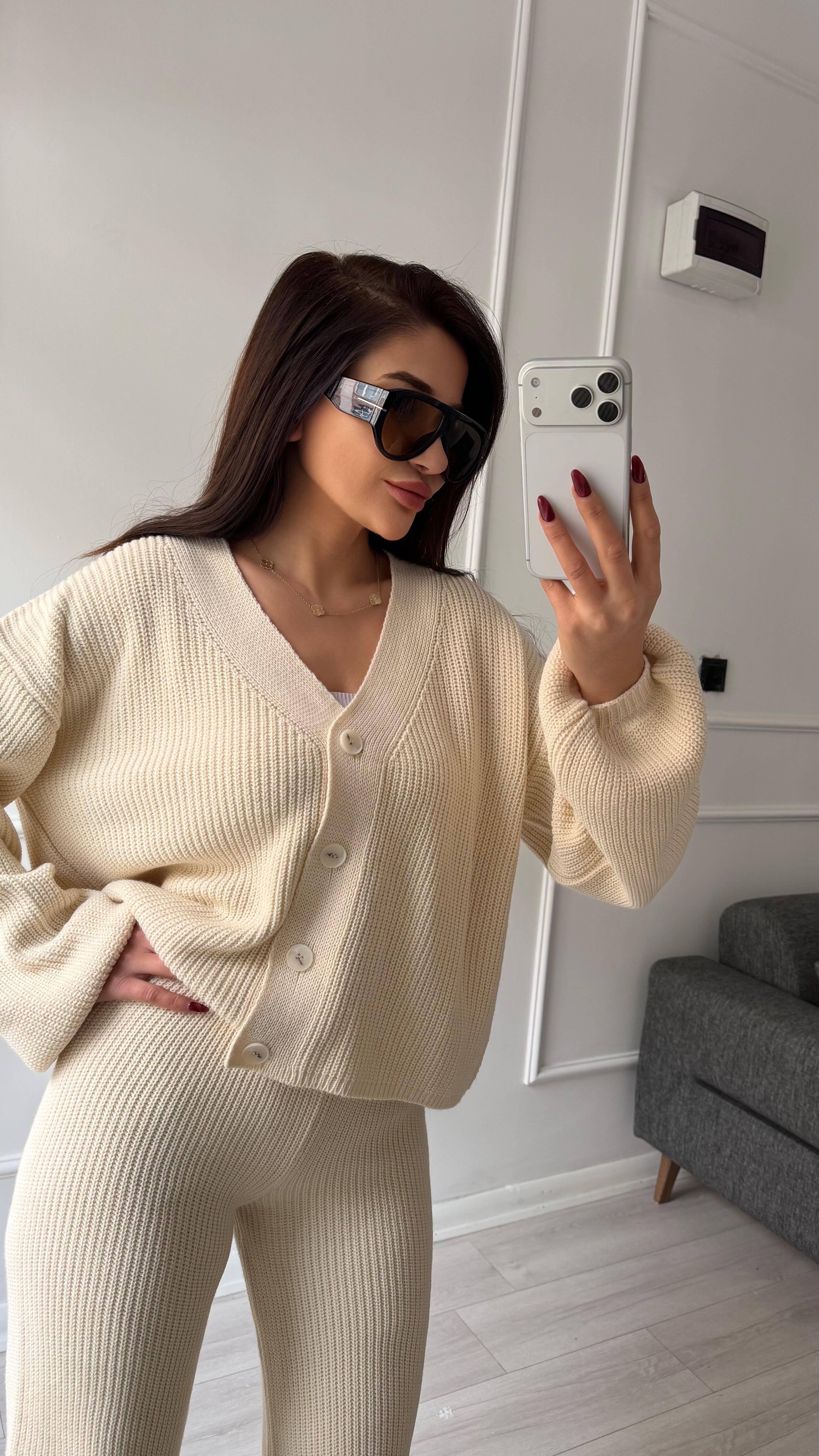 Ekru Düğme Detaylı Örme Takım