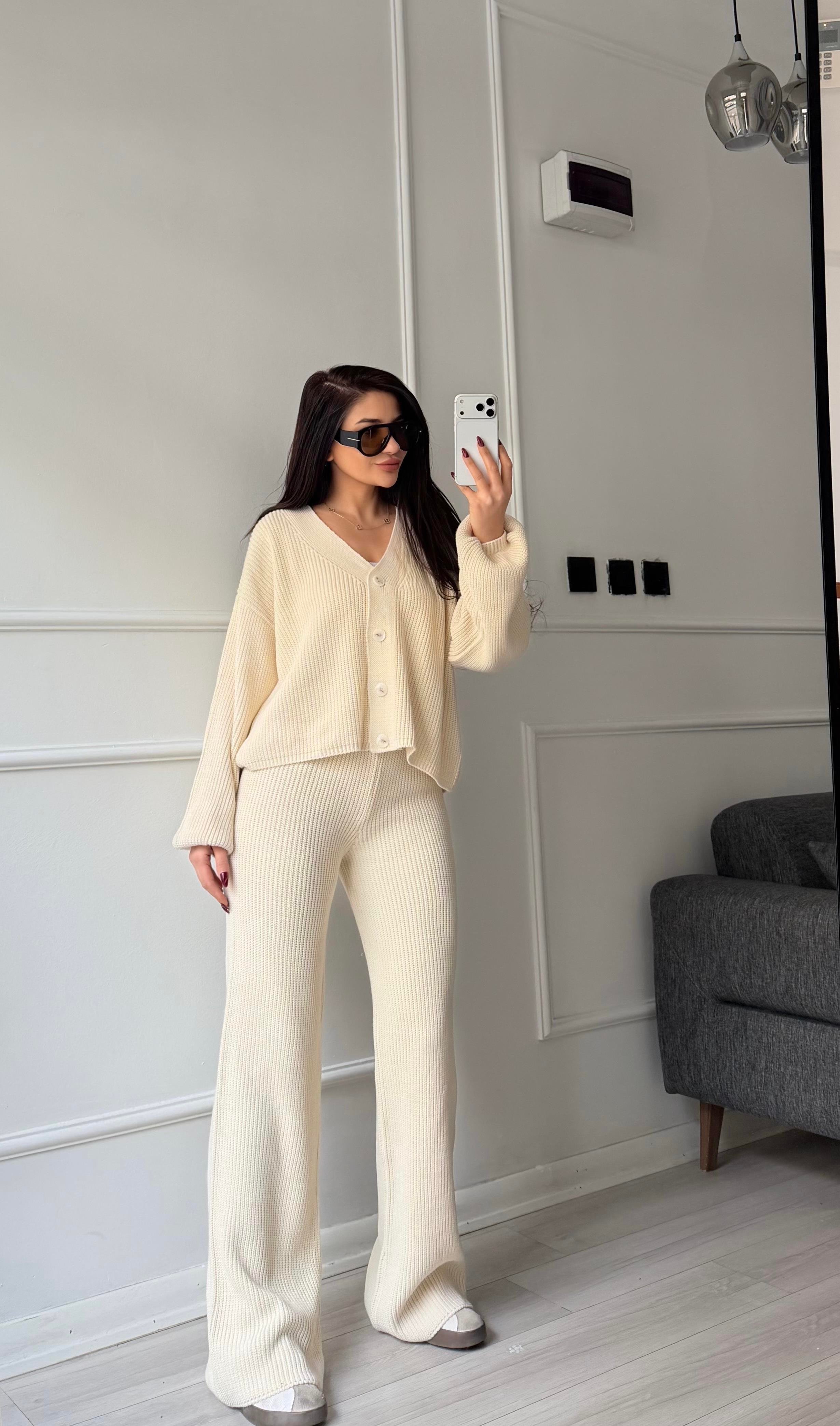 Ekru Düğme Detaylı Örme Takım
