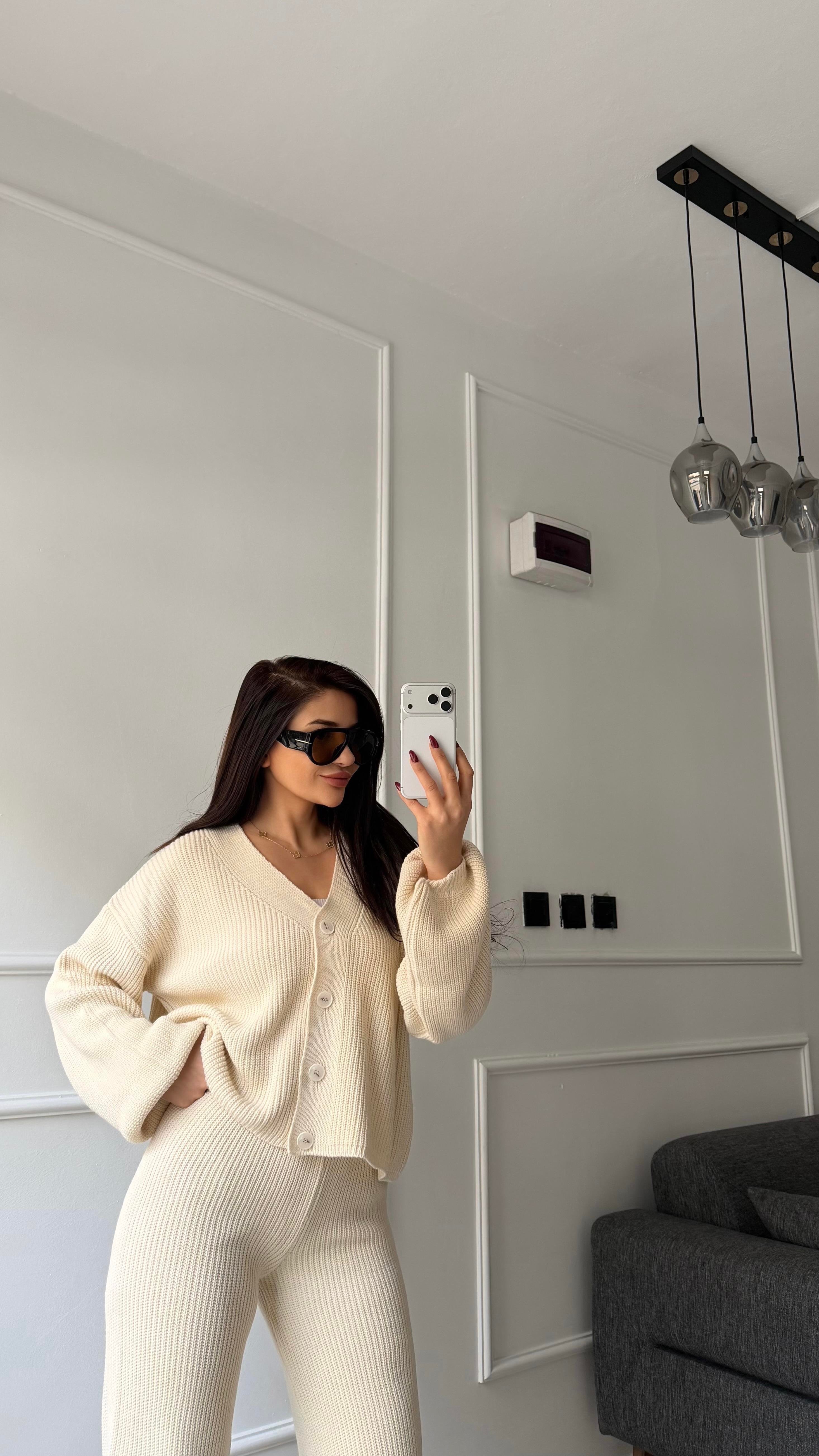 Ekru Düğme Detaylı Örme Takım