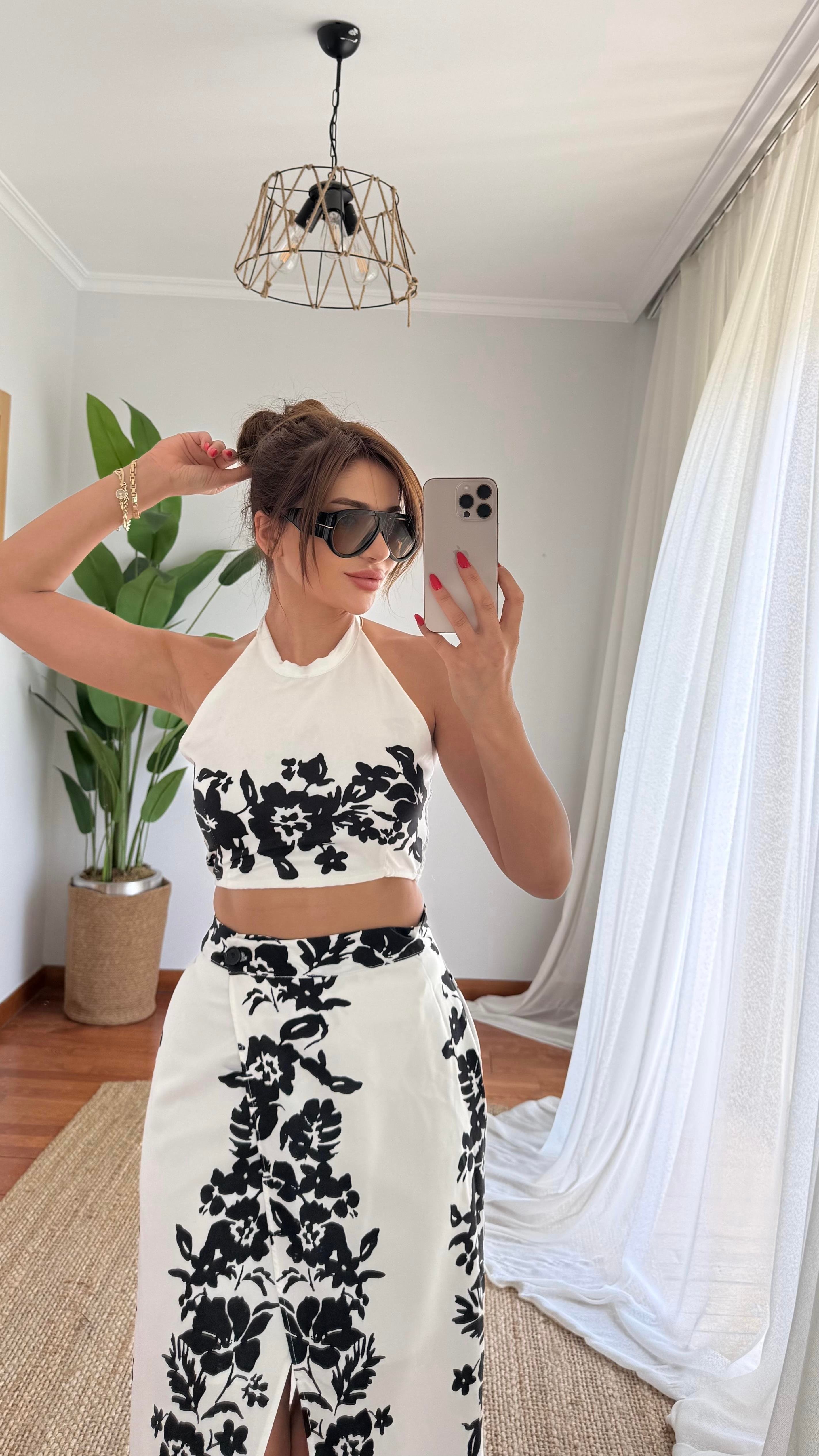 Etnik Desenli Siyah Crop ve Yırtmaçlı Maxi Etek Takım