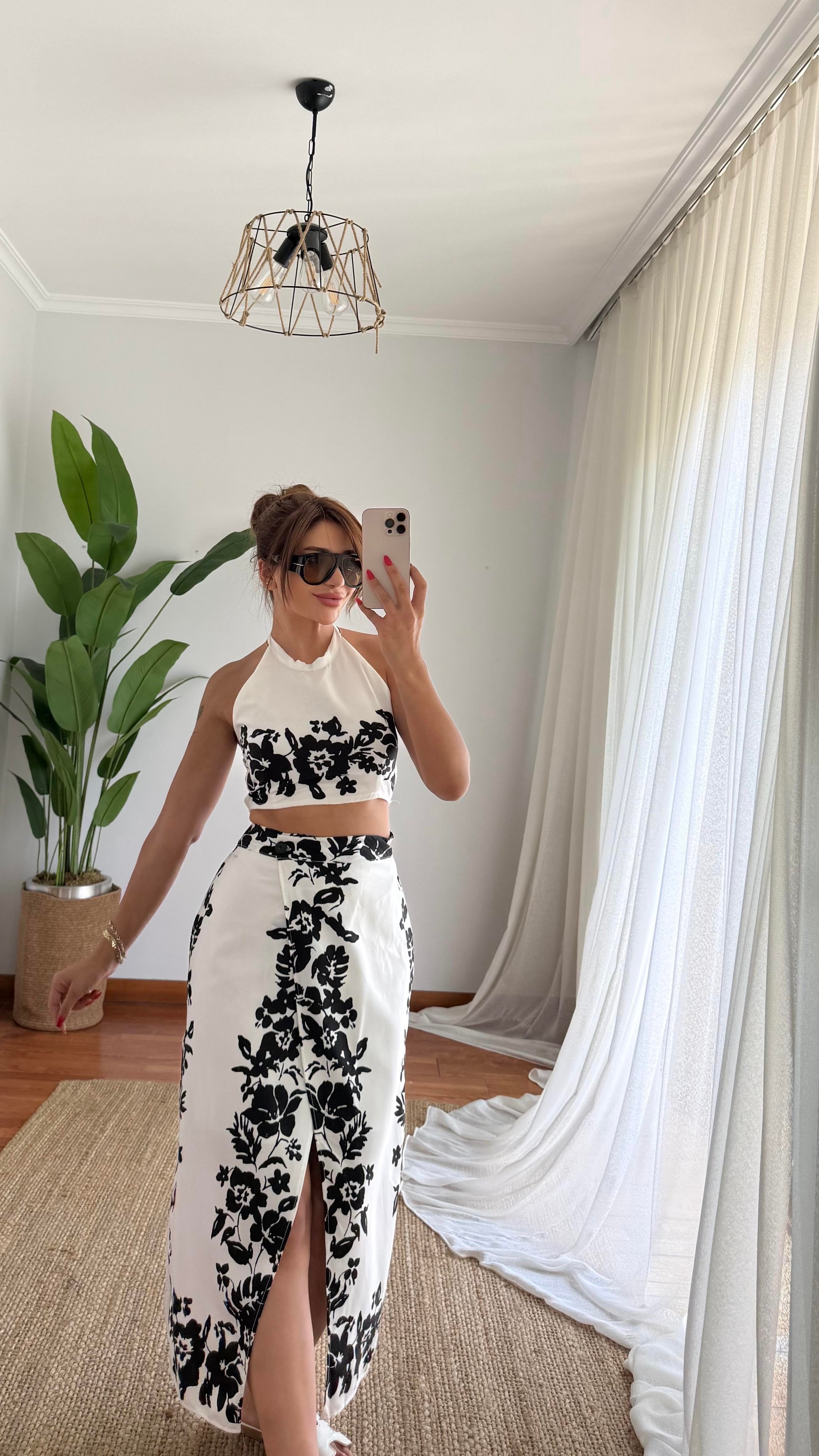 Etnik Desenli Siyah Crop ve Yırtmaçlı Maxi Etek Takım