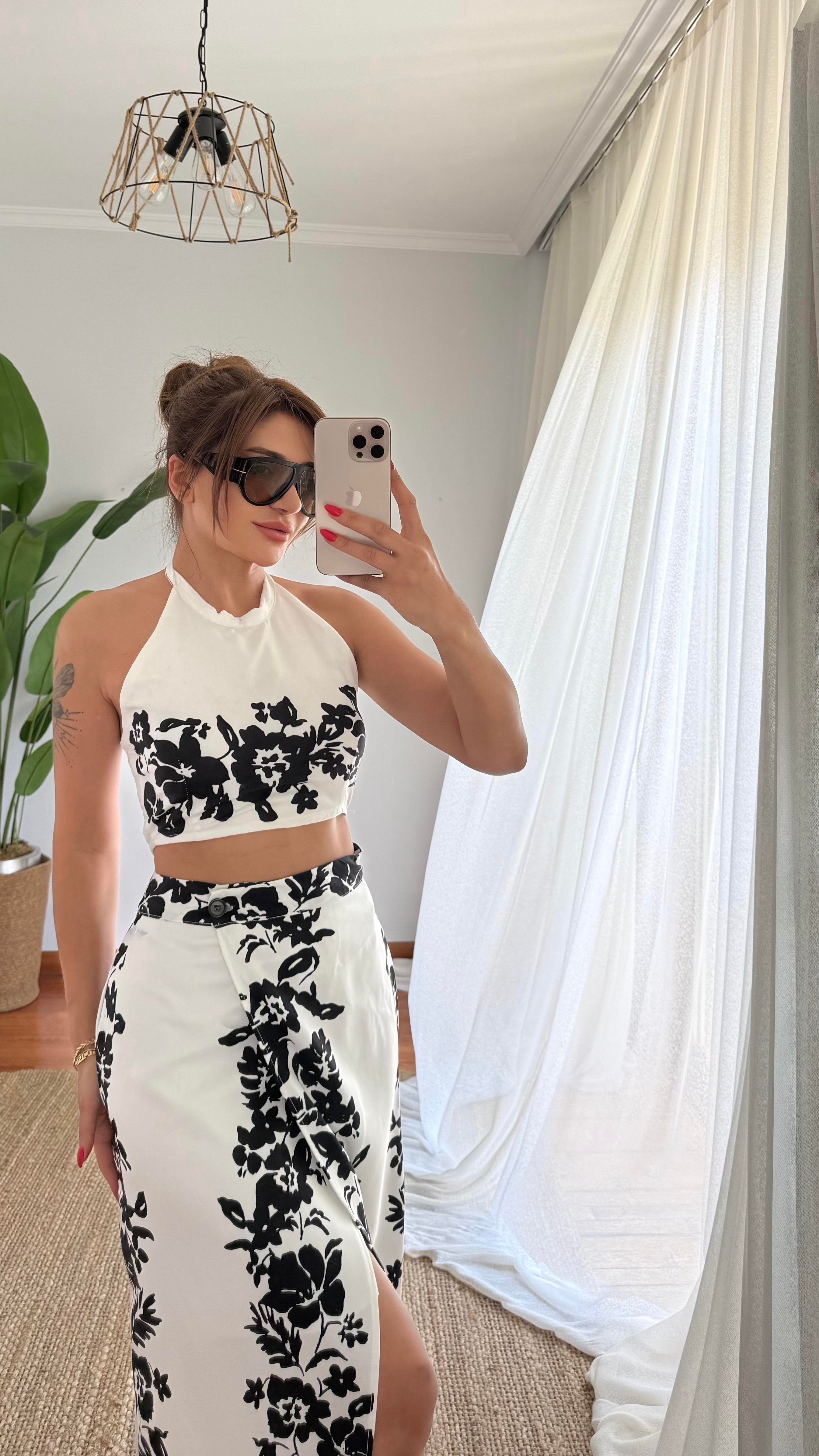 Etnik Desenli Siyah Crop ve Yırtmaçlı Maxi Etek Takım
