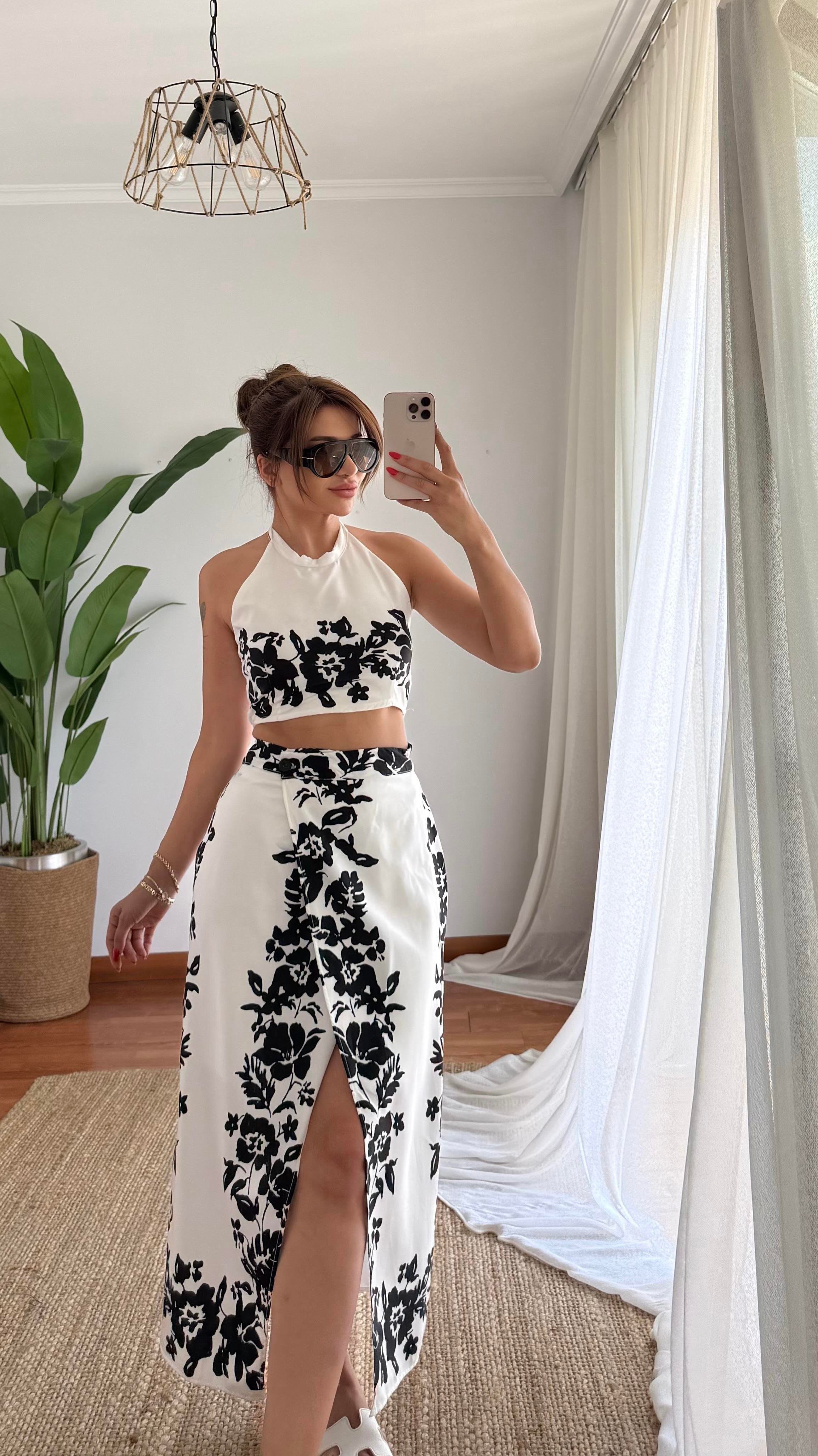 Etnik Desenli Siyah Crop ve Yırtmaçlı Maxi Etek Takım