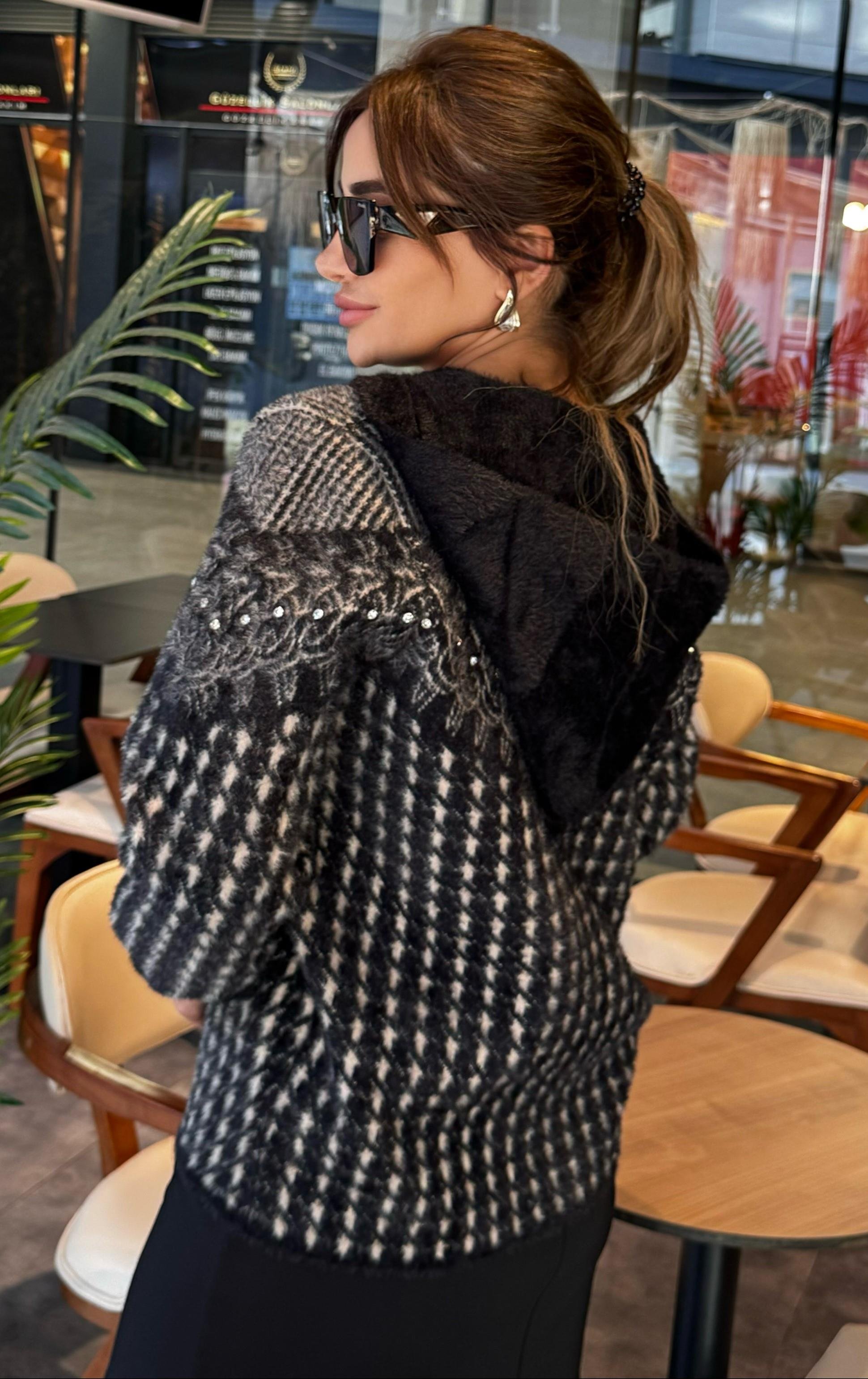 Fermuarlı Yumoş Kazak Kapşonlu Siyah