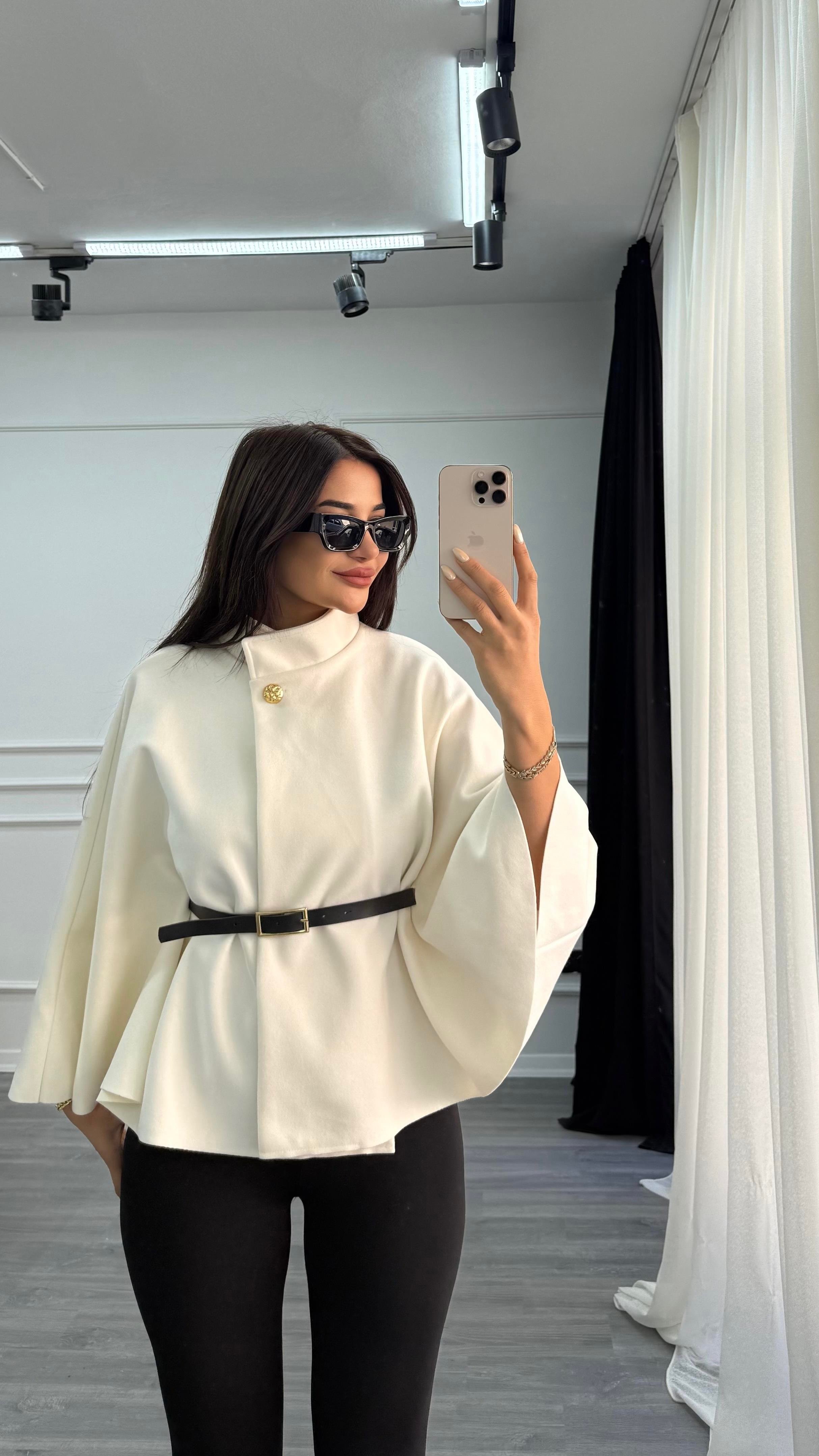 Gold Düğmeli Kaşe Kemerli Panço-Ekru