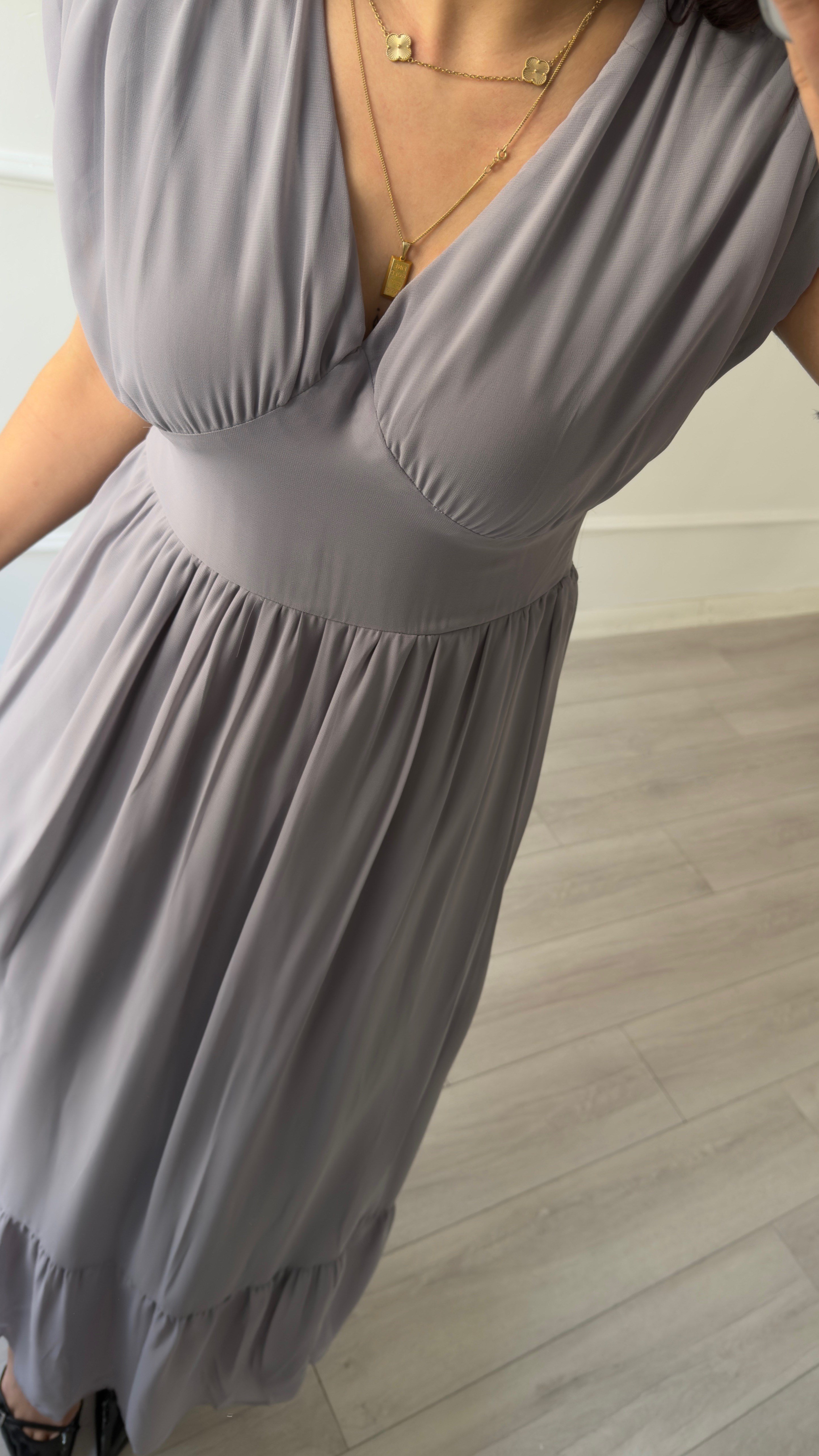 Gri V Yaka Dökümlü Sifon Elbise