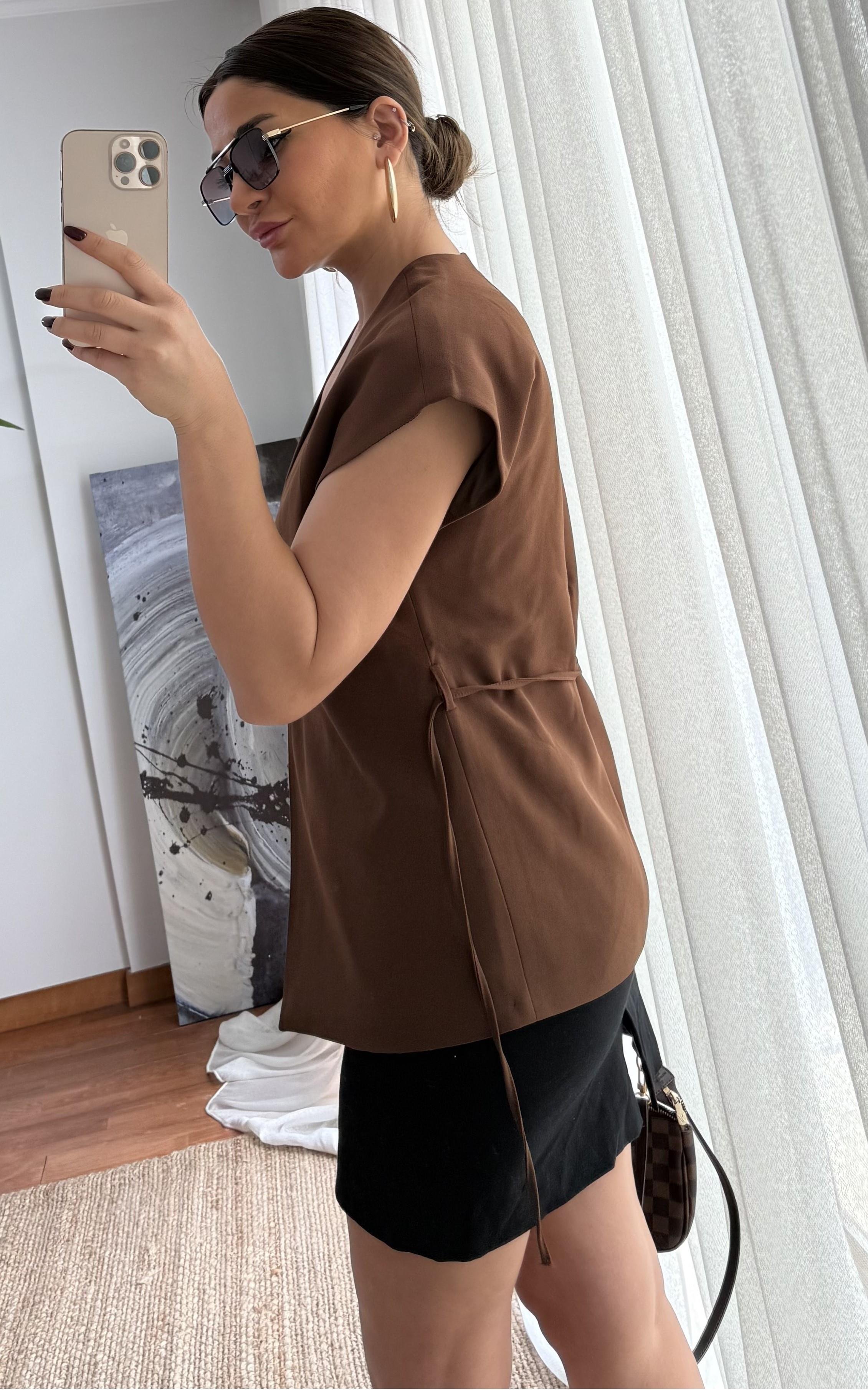 Kahve Yarasa Kol  Bağcıklı Tek Düğmeli Yelek-