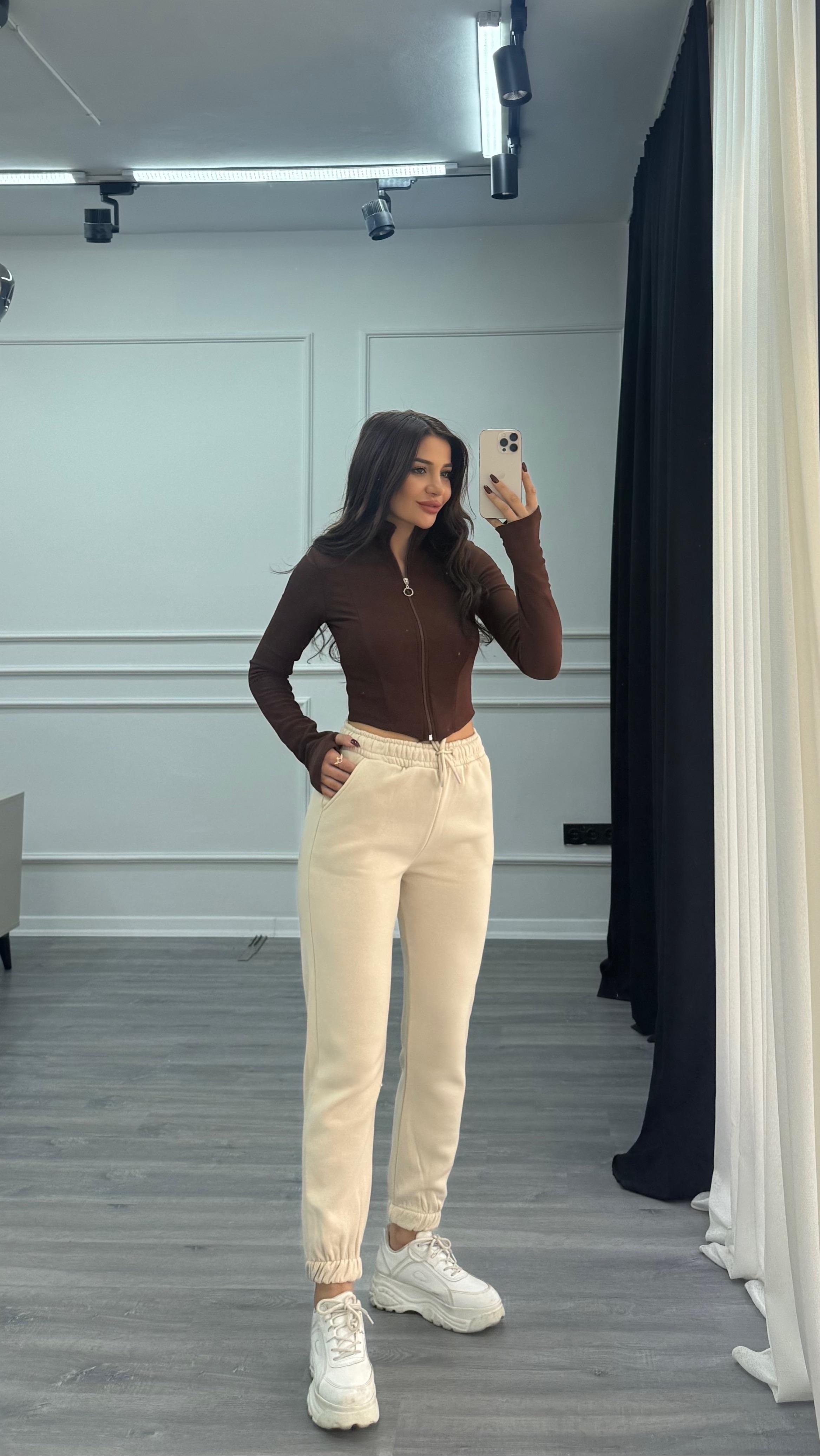 Kahverengi Önü Fermuarlı Esnek Dik Yaka Hırka
