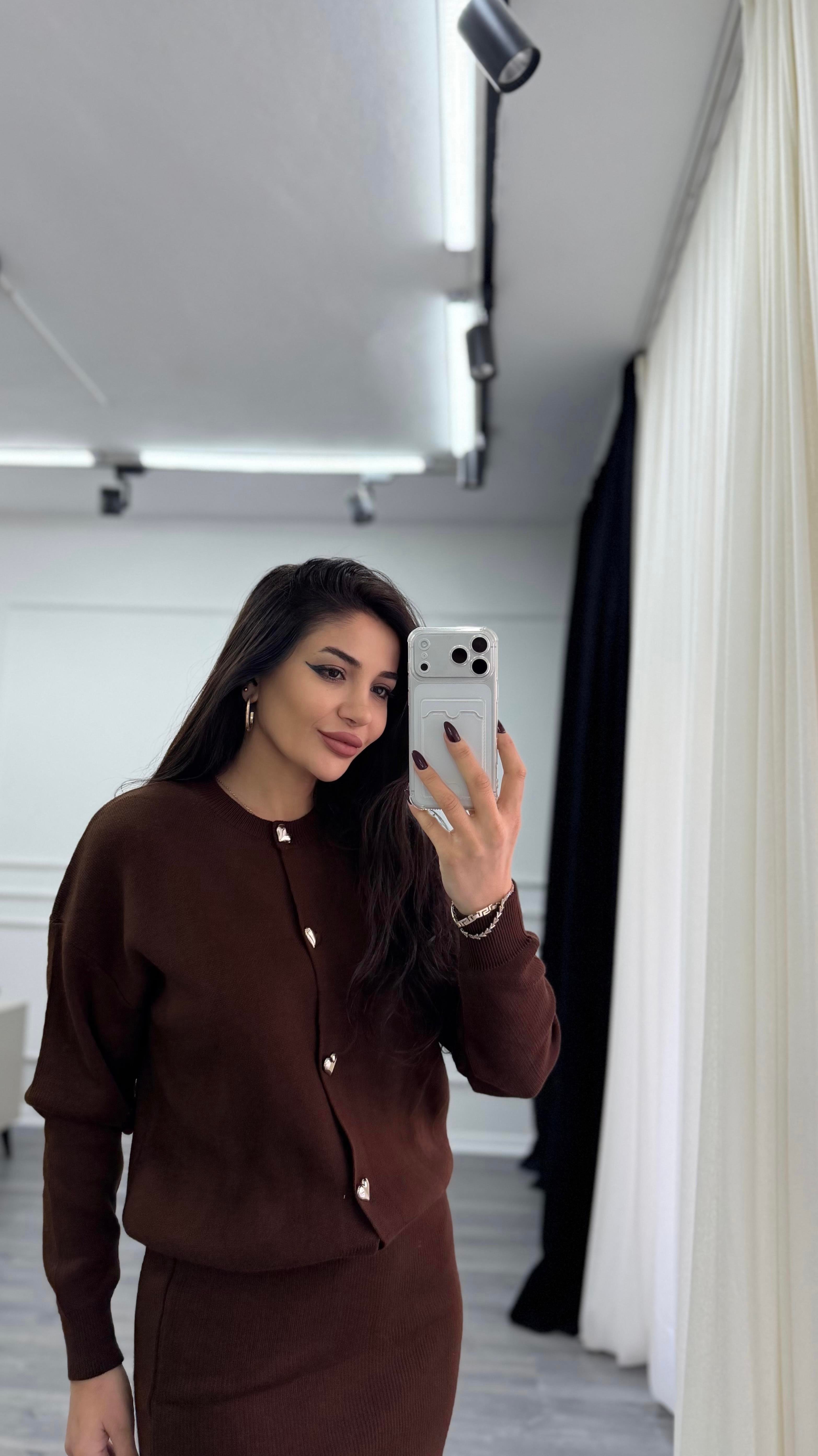 Kalp Düğmeli Etekli Triko Takım Kahve