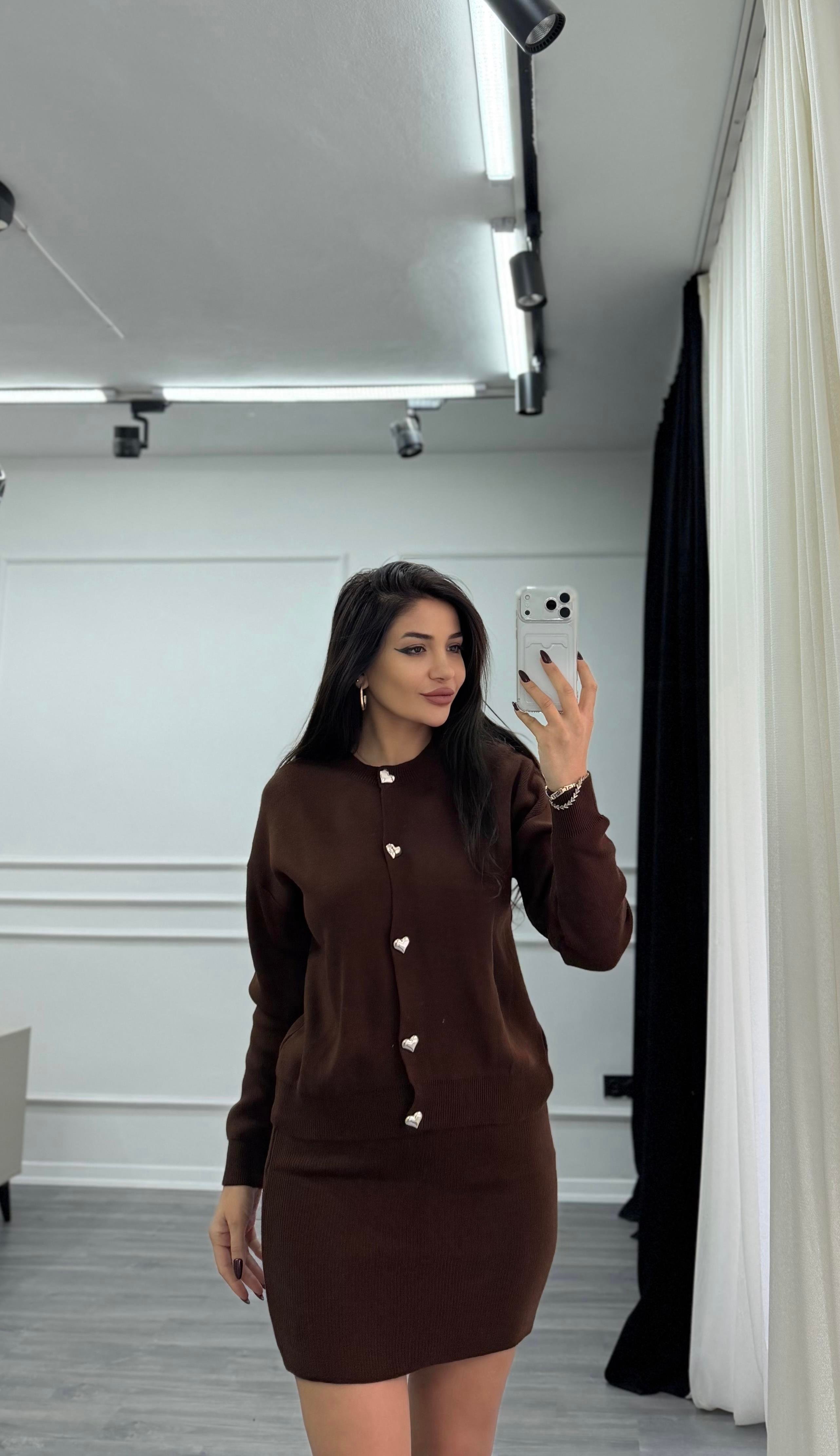 Kalp Düğmeli Etekli Triko Takım Kahve