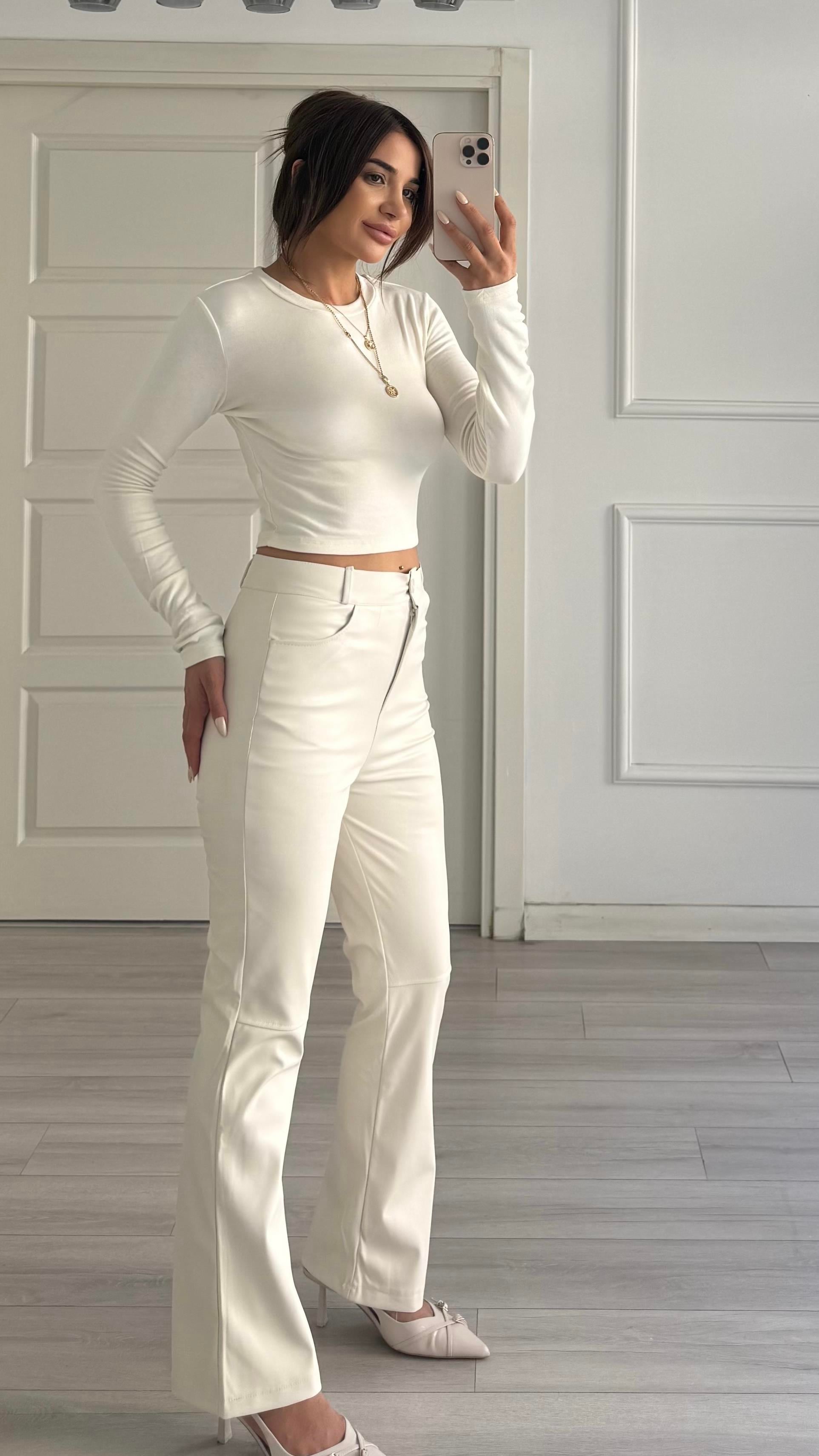 Kırık Beyaz Uzun Kollu Parmak Geçmeli Crop Esnek Kumaş