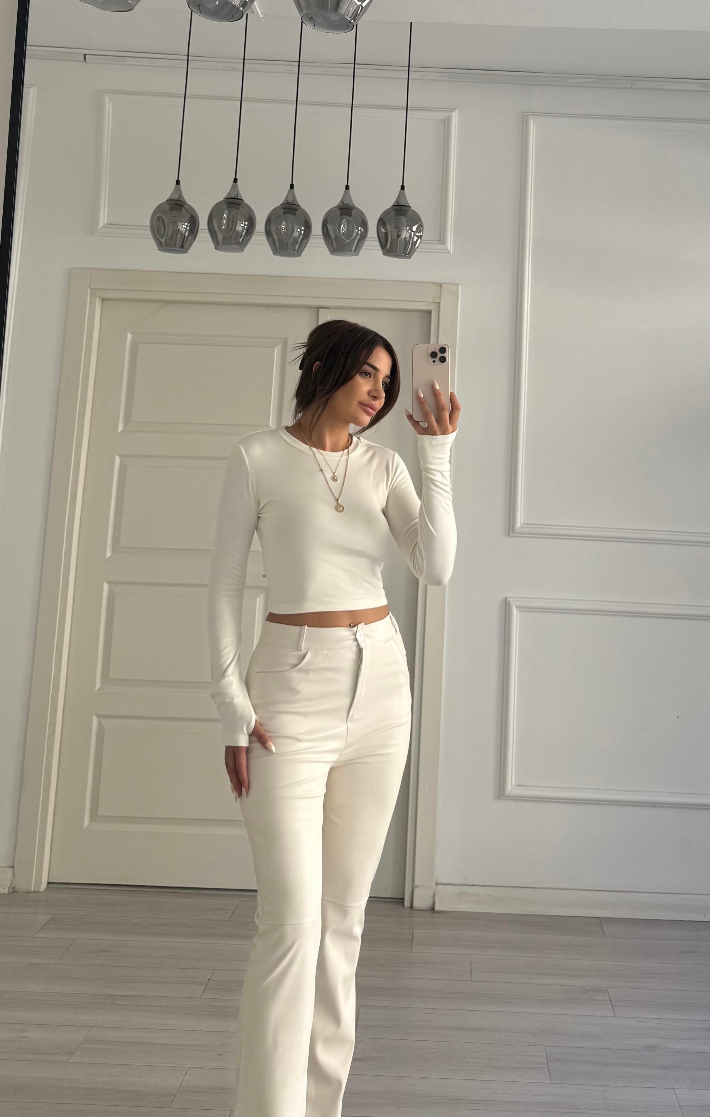Kırık Beyaz Uzun Kollu Parmak Geçmeli Crop Esnek Kumaş