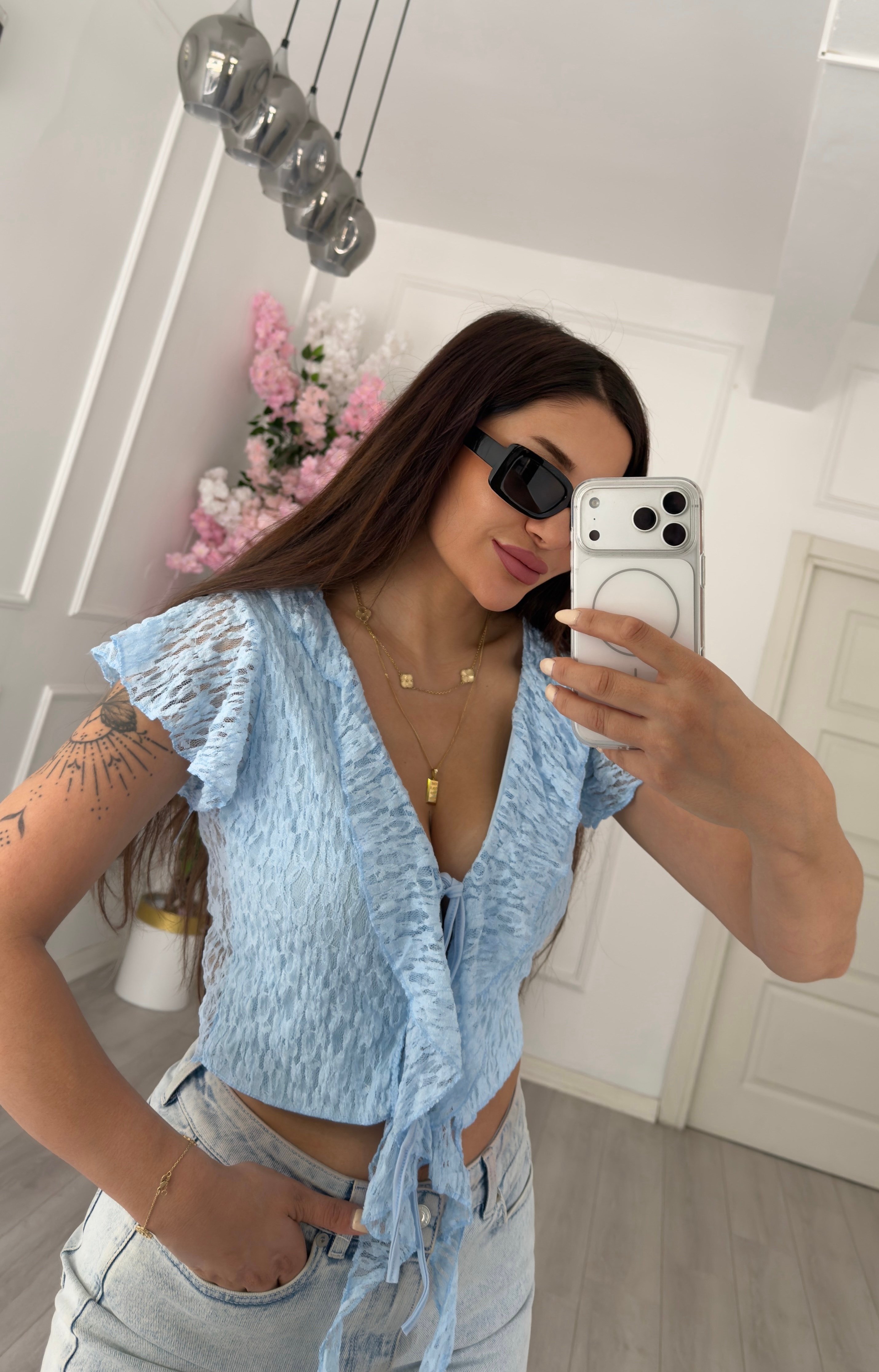 Mavi Fırfır Detaylı Bağcıklı V Yaka Dantel Crop Bluz