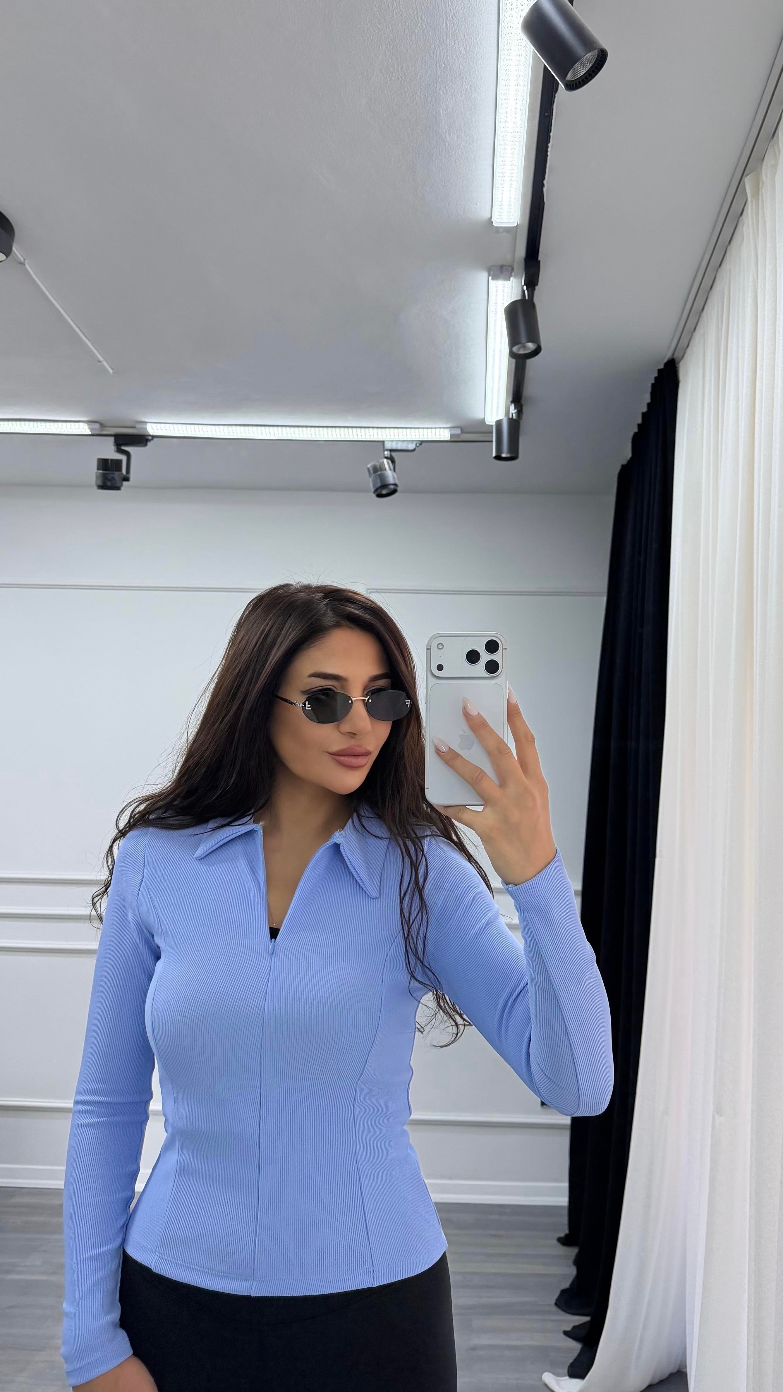 Mavi Polo Yaka Yarım Fermuarlı Esnek Bluz