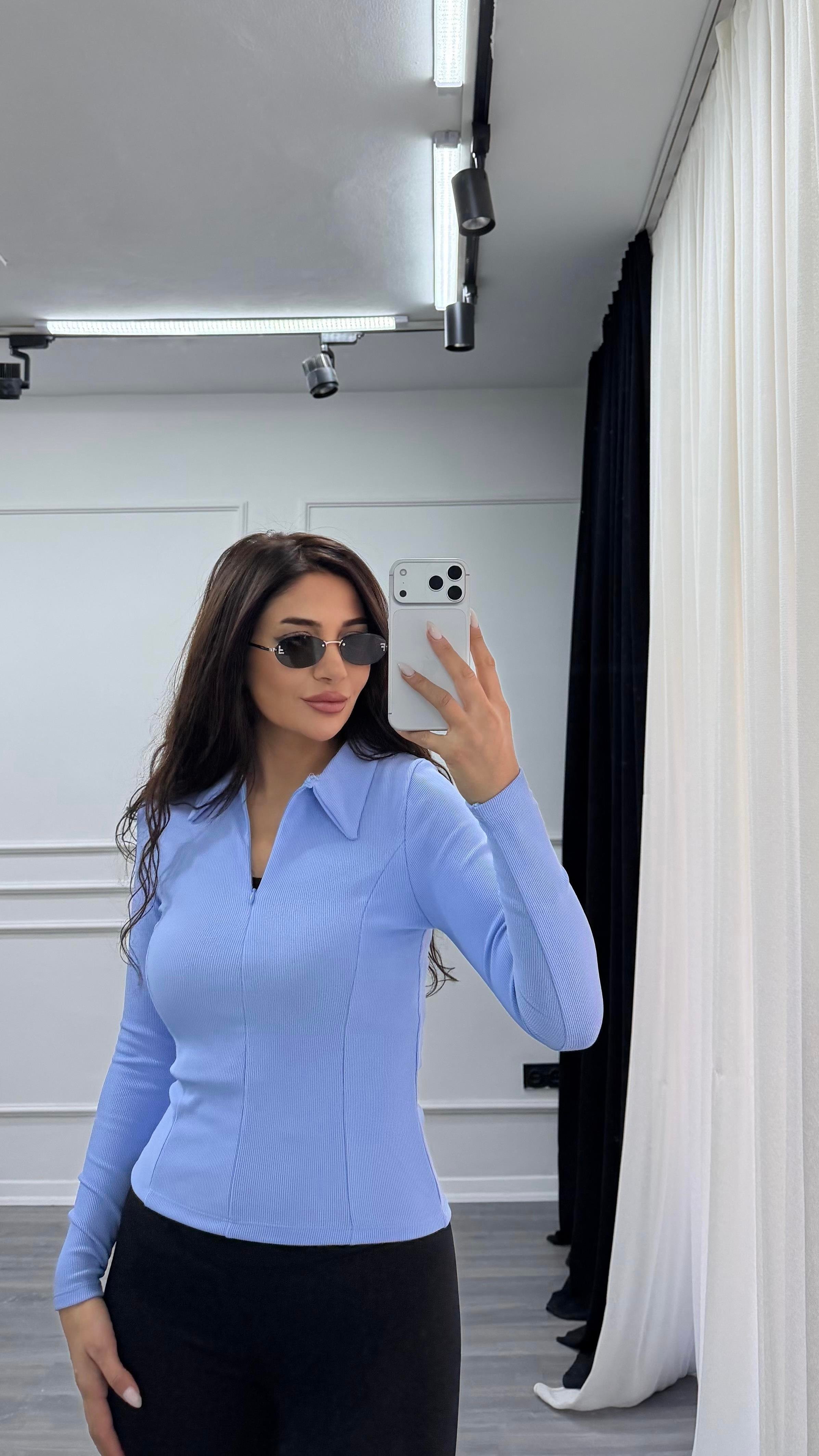 Mavi Polo Yaka Yarım Fermuarlı Esnek Bluz