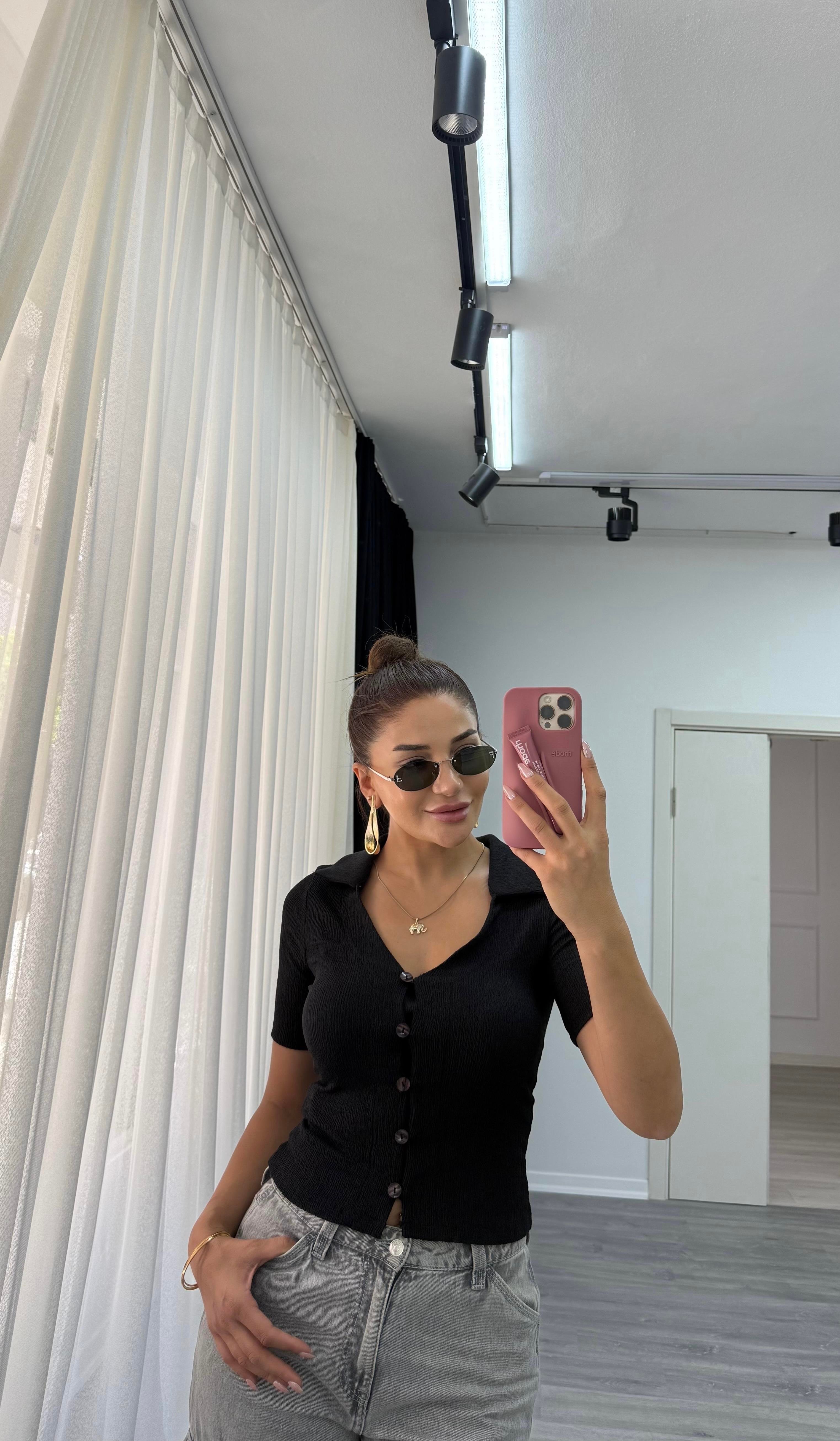 Önden Düğmeli Eni Boyu Esnek Kısa Kol Gömlek