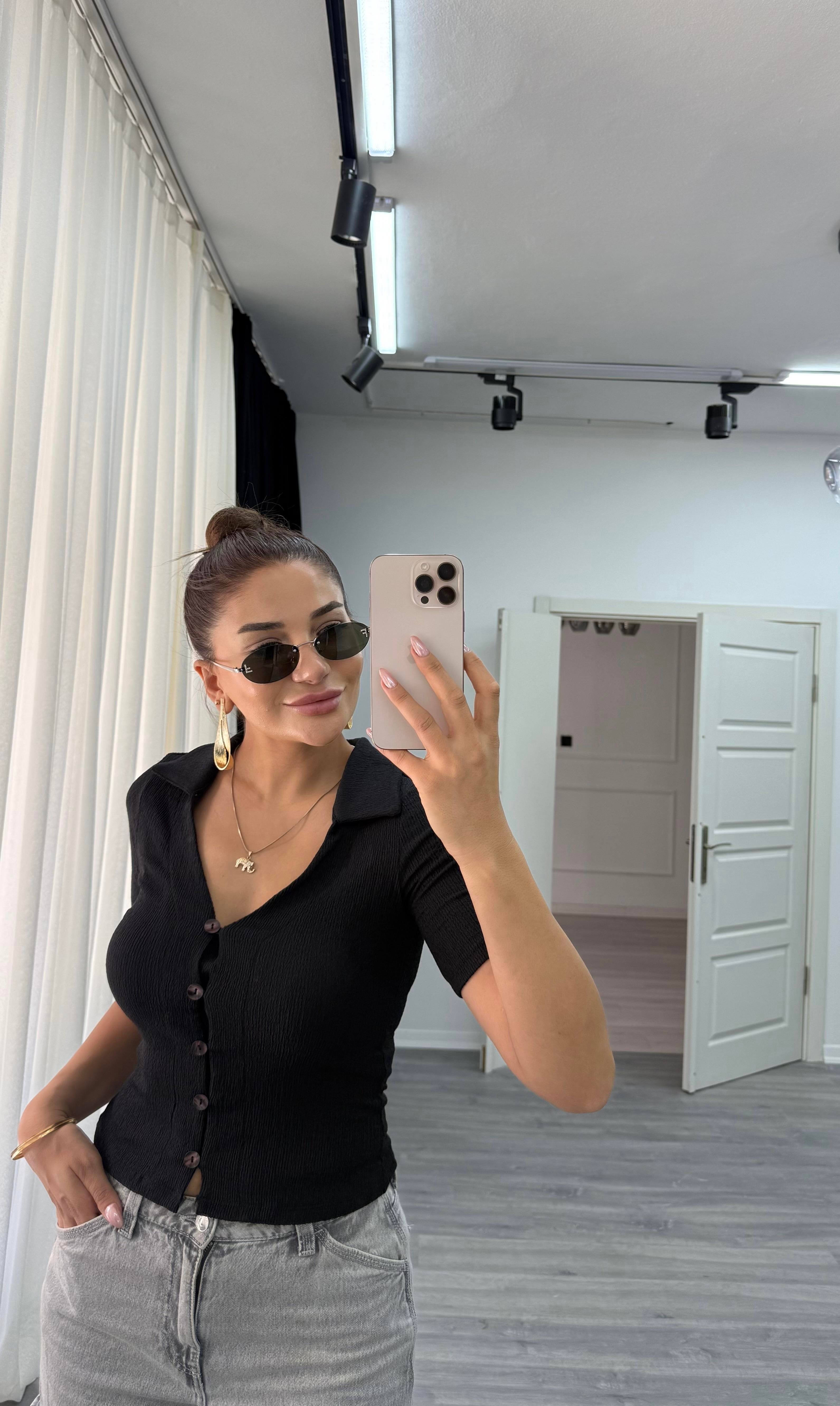 Önden Düğmeli Eni Boyu Esnek Kısa Kol Gömlek