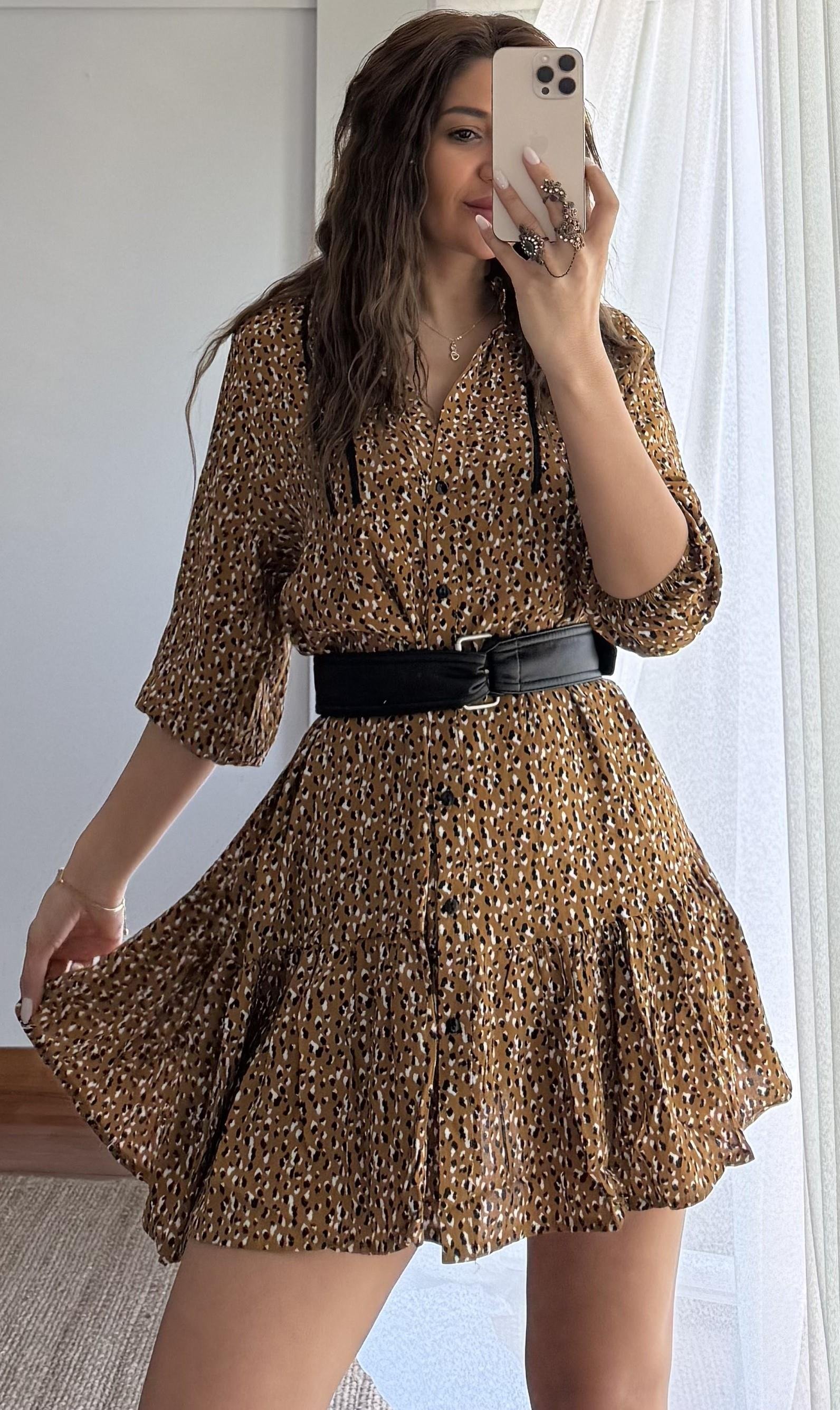 ÖNDEN DÜĞMELİ LEOPAR ELBİSE