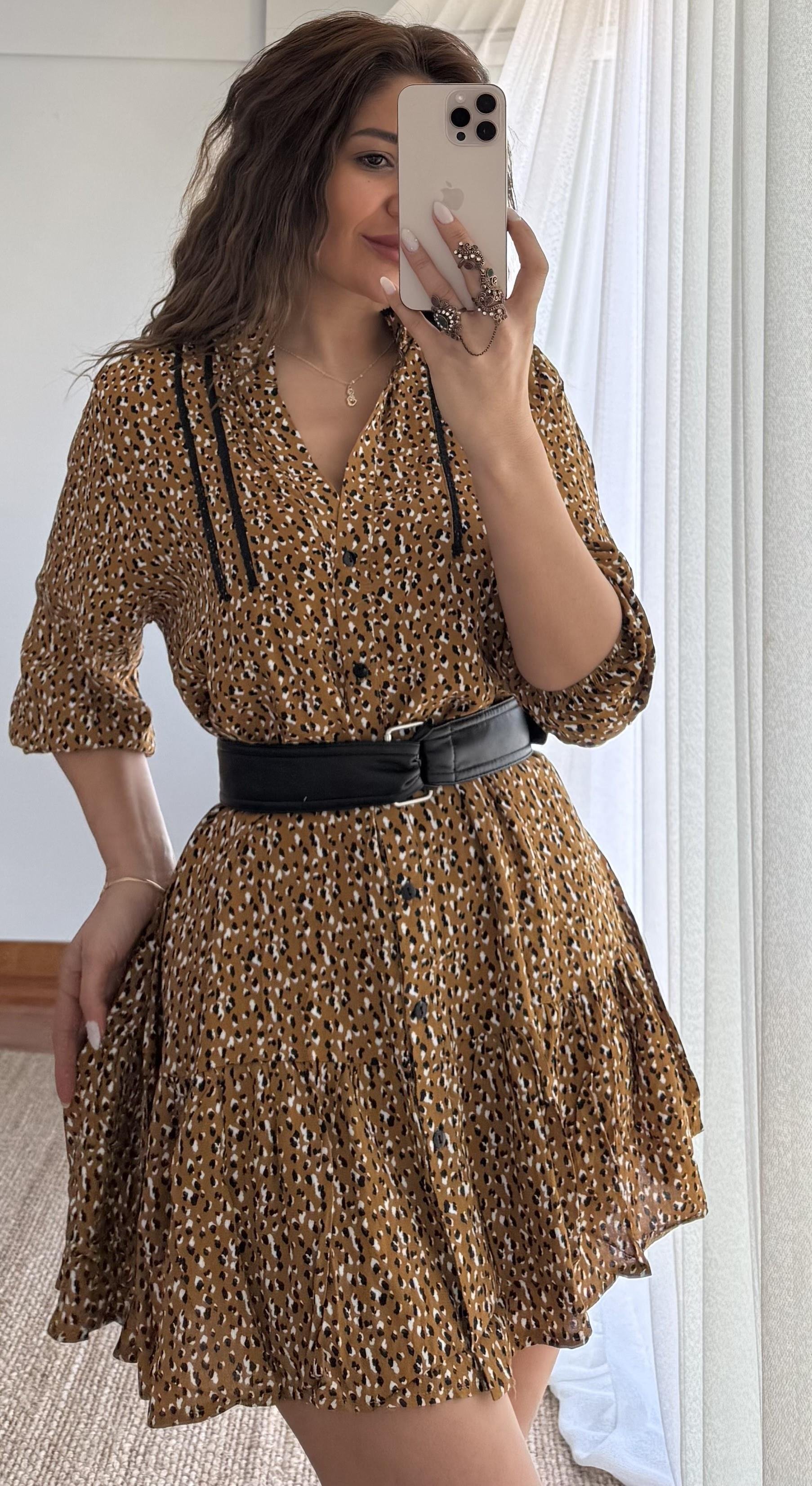 ÖNDEN DÜĞMELİ LEOPAR ELBİSE