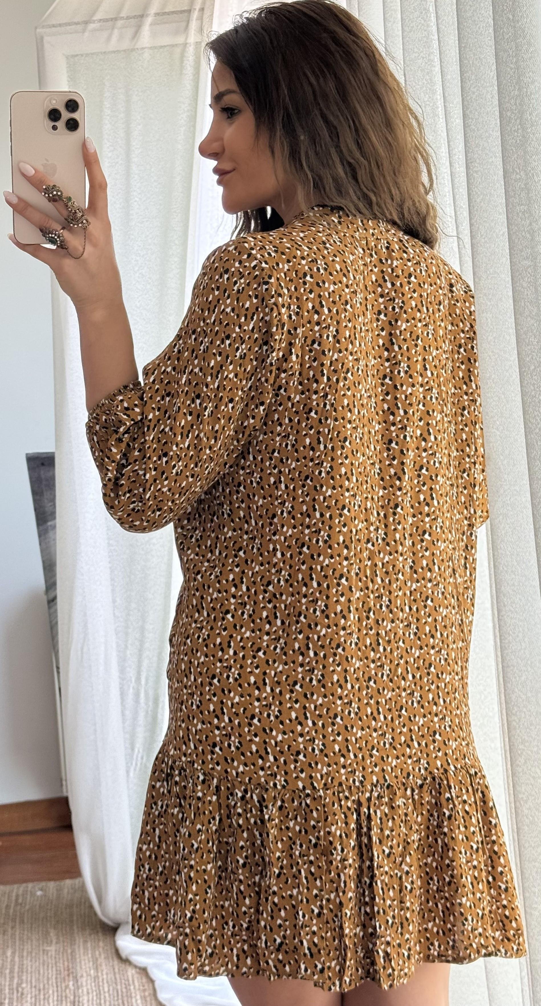 ÖNDEN DÜĞMELİ LEOPAR ELBİSE