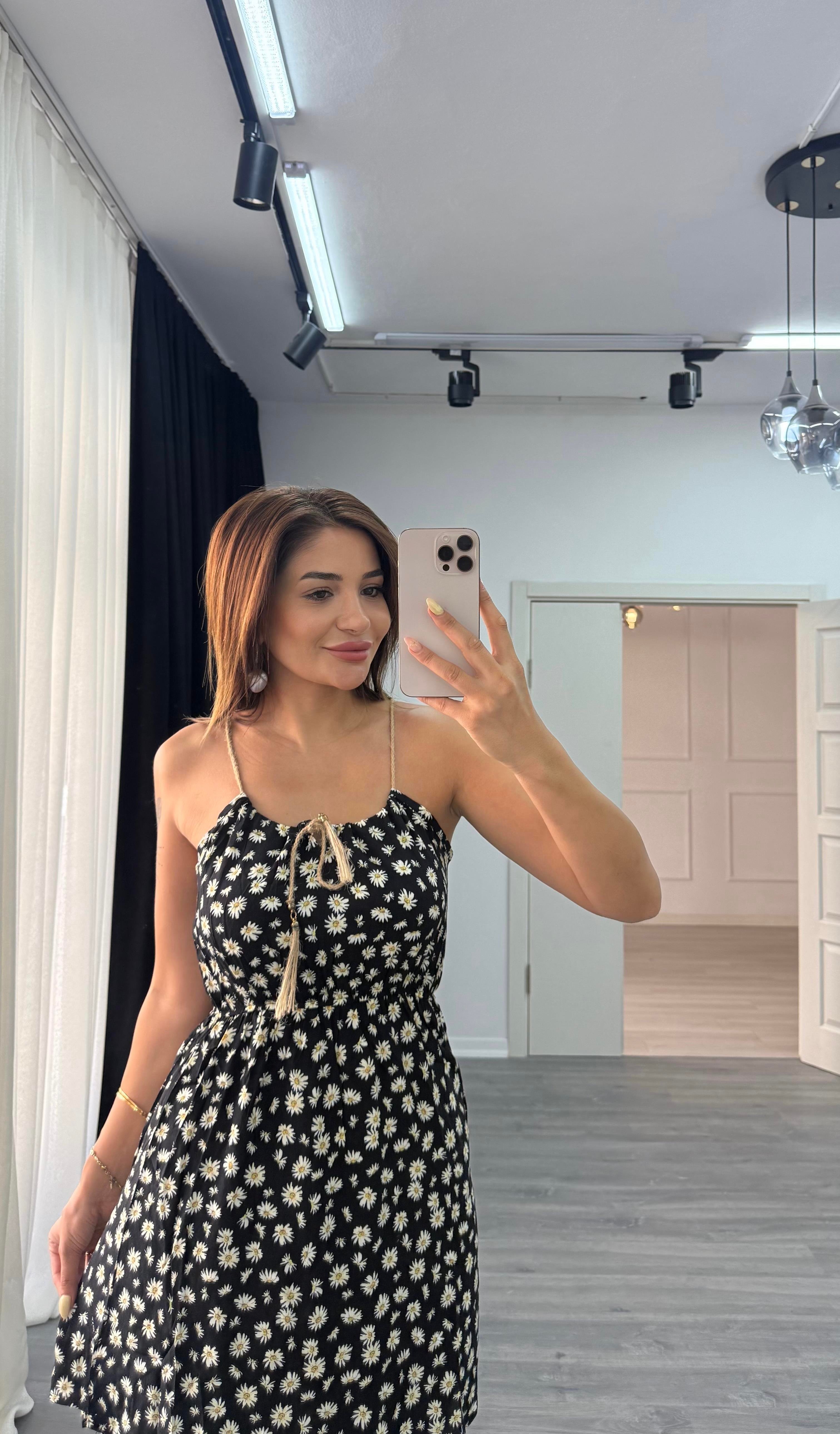 Papatya Desenli Kısa Elbise