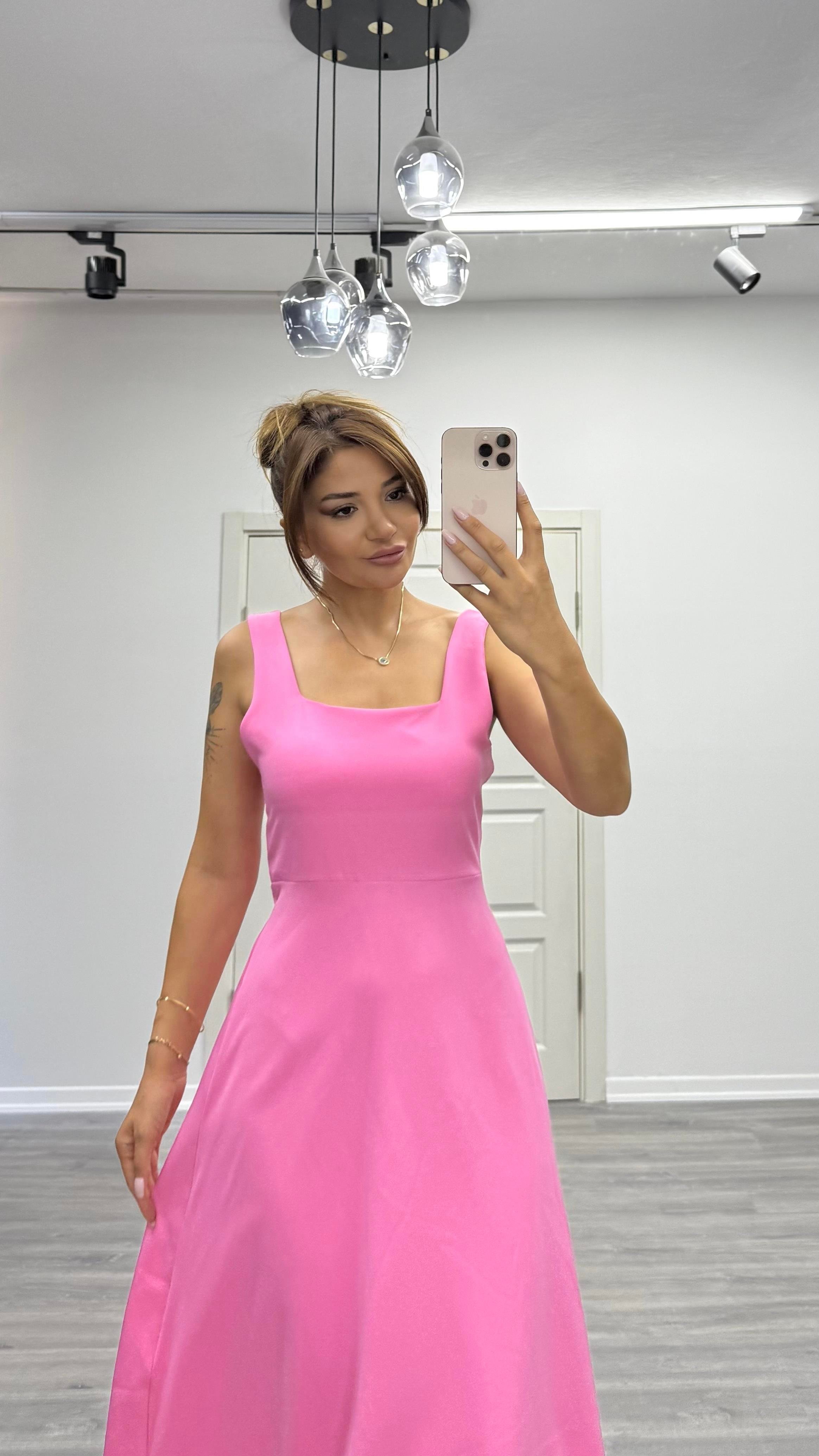 Pembe Kare Yaka Uzun Elbise
